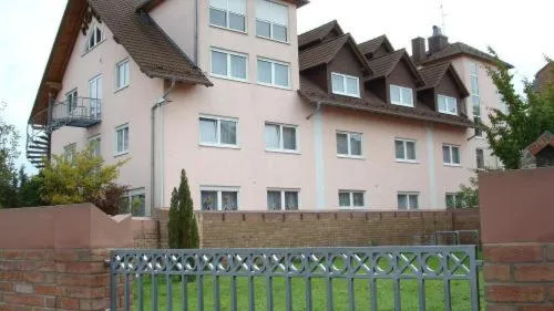 Property building in Hotel zur Eisenbahn