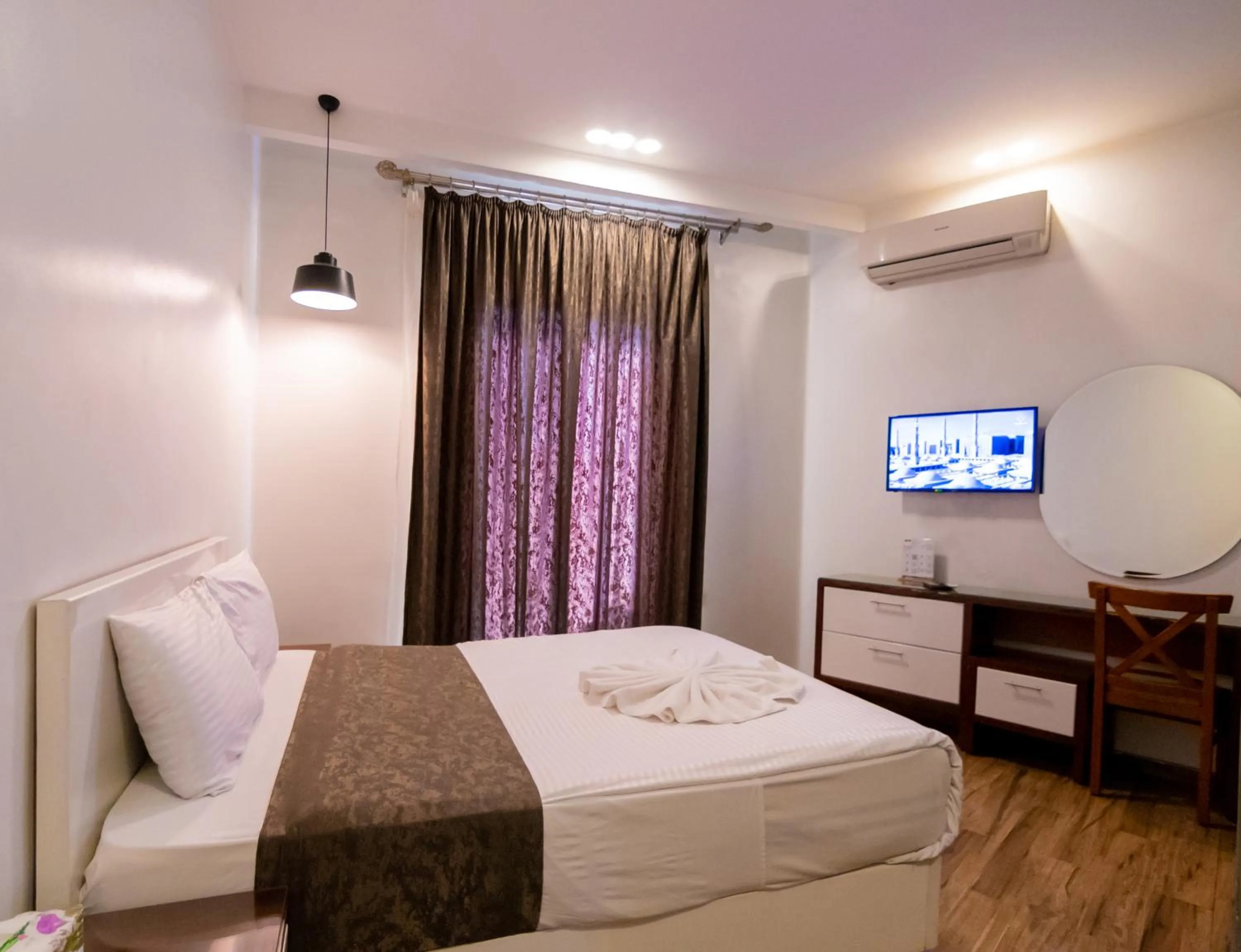 Bedroom, Bed in Museum Plaza