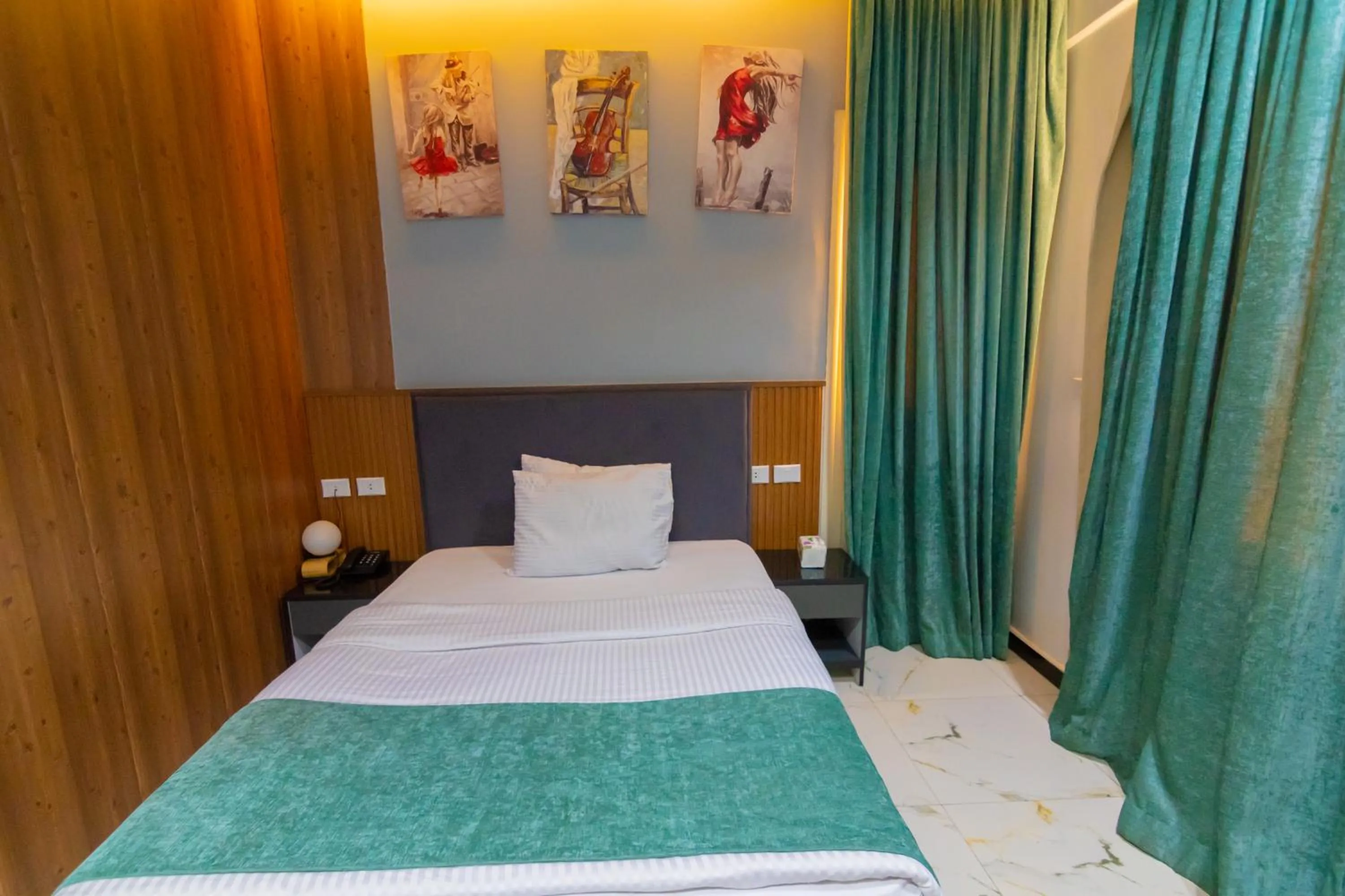 Bedroom, Bed in Museum Plaza