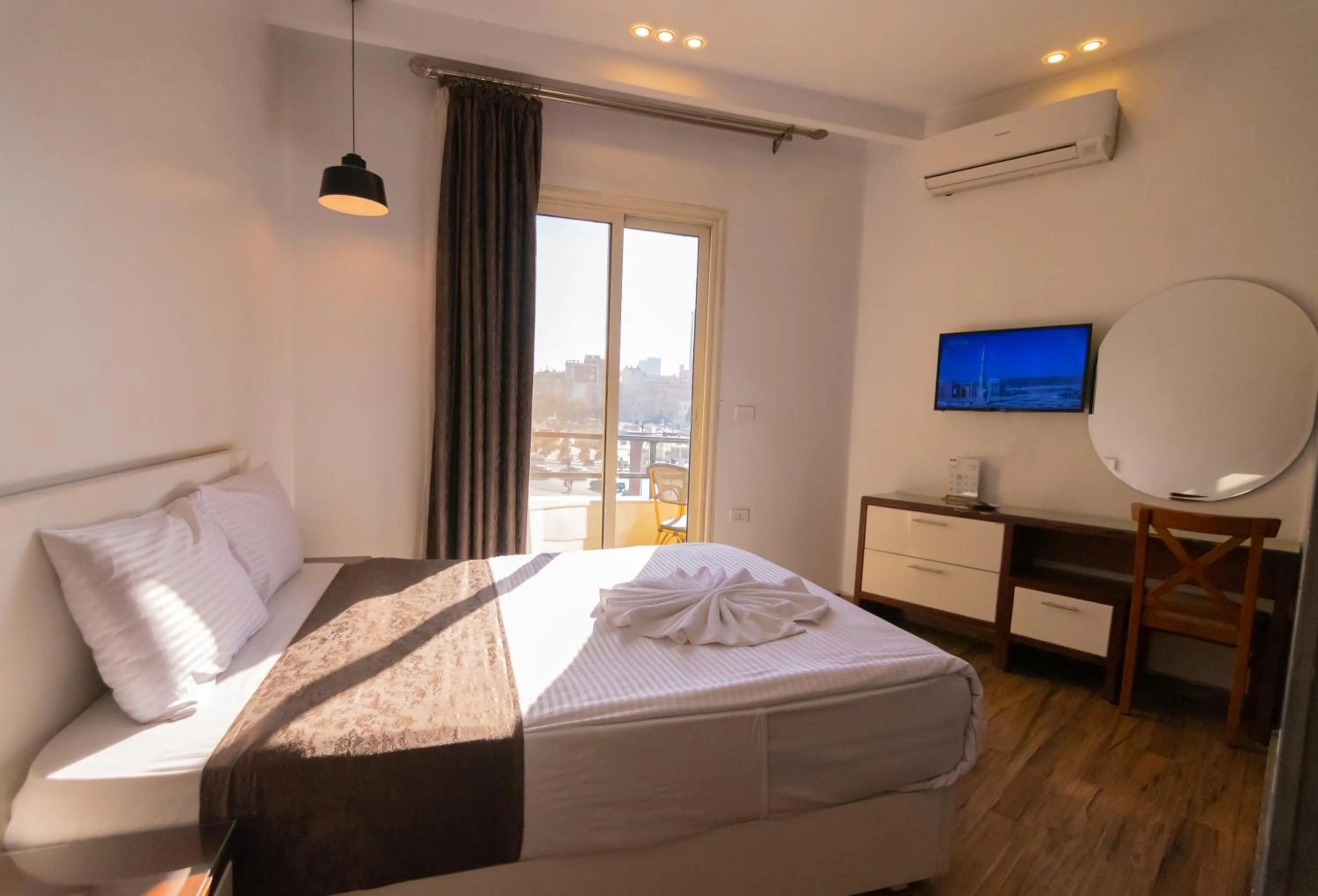 Bedroom, Bed in Museum Plaza