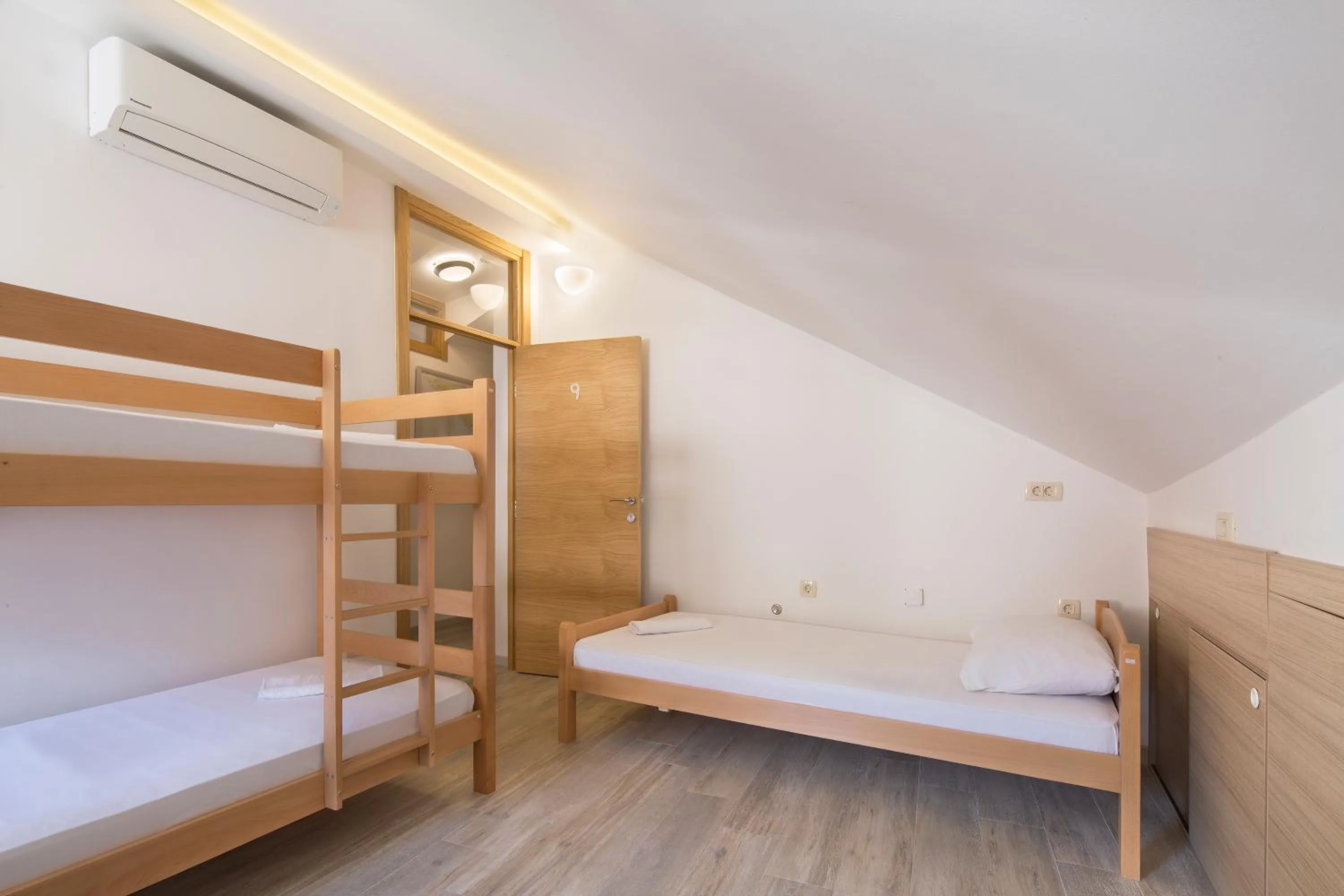 Bed in 4-Bed Mixed Dormitory Room in CENTRUM HOSTEL