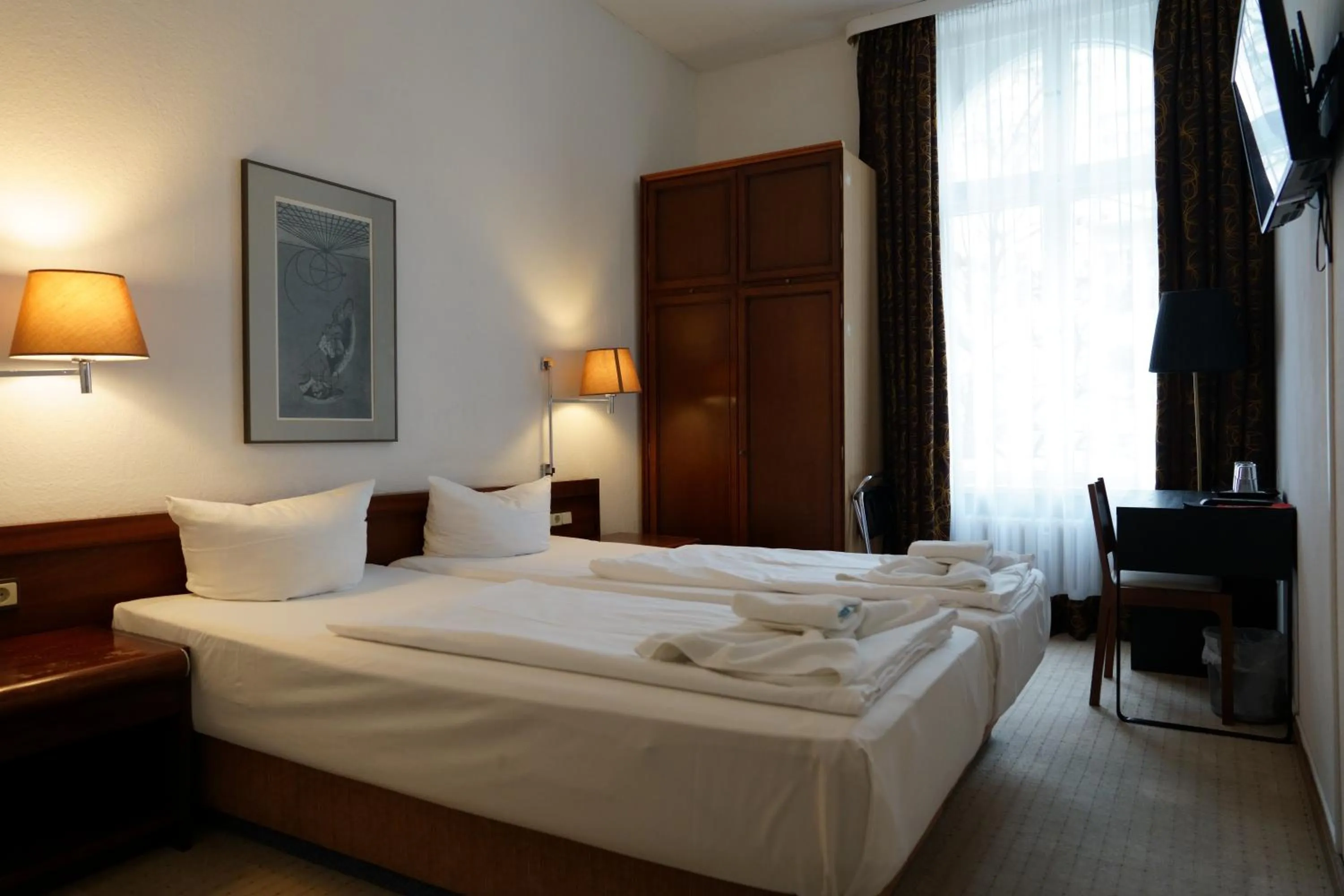 Photo of the whole room, Bed in Hotel Xantener Eck