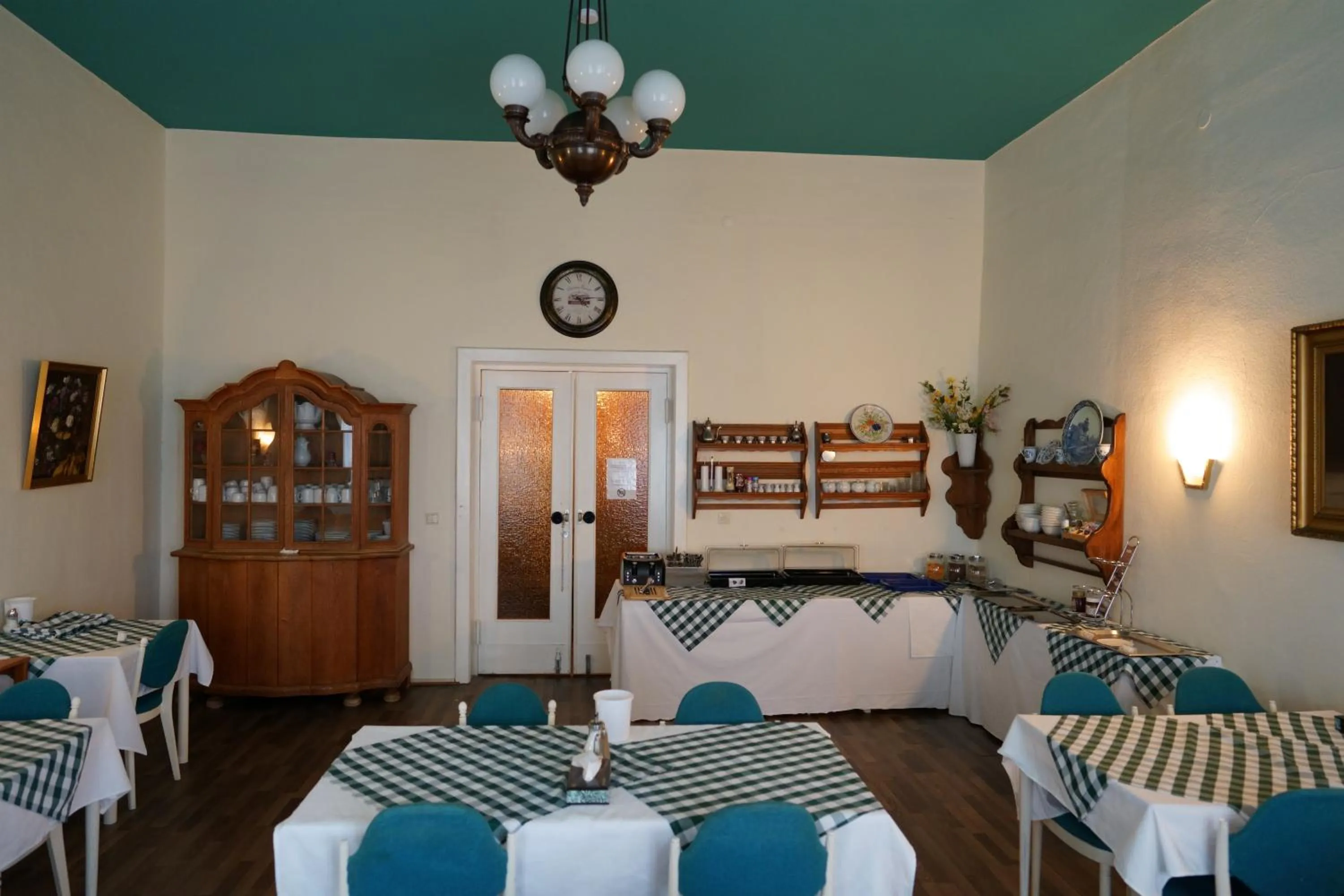 Breakfast, Bed in Hotel Xantener Eck