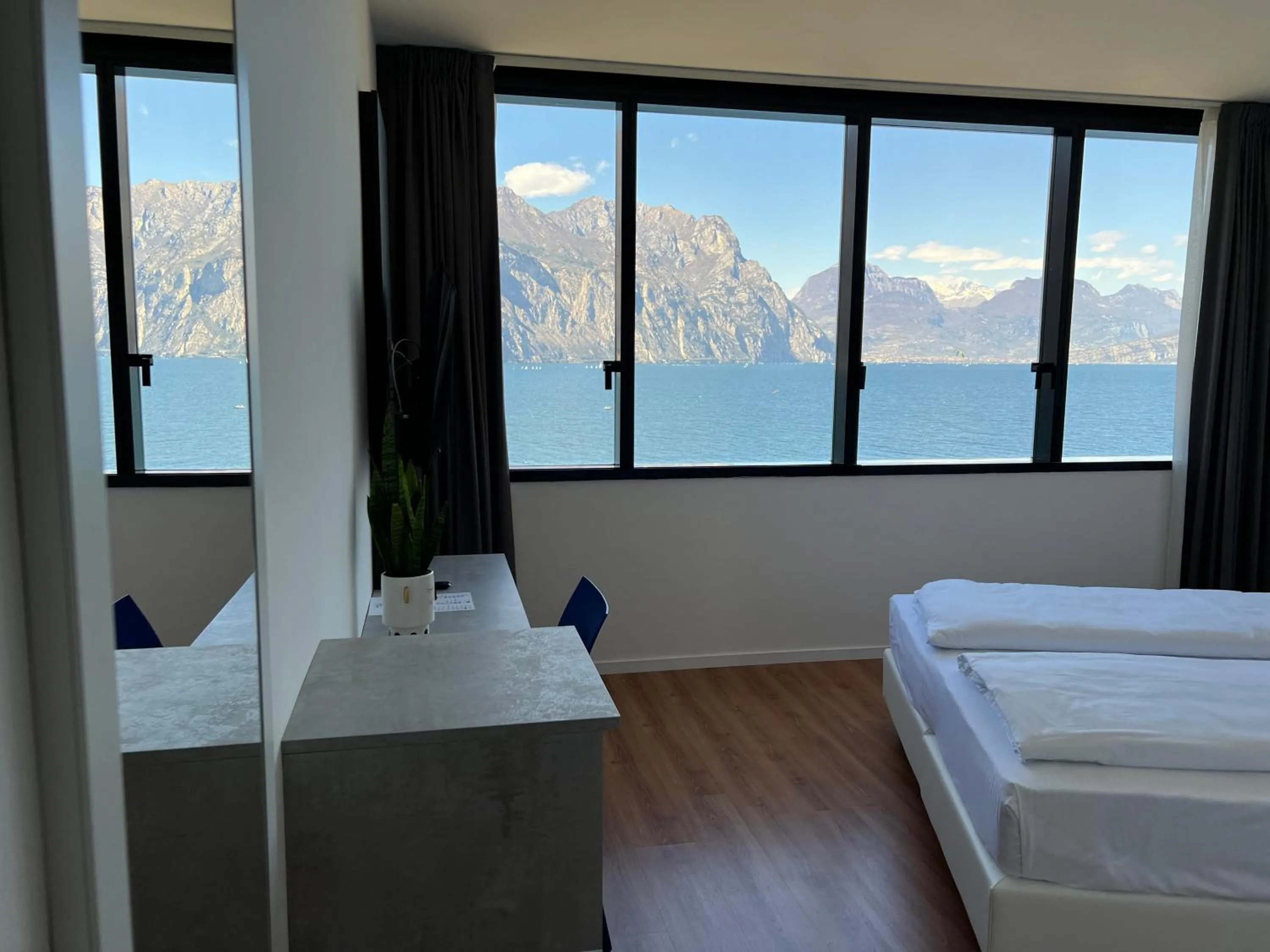 Bedroom, Bed in Wind Hotel