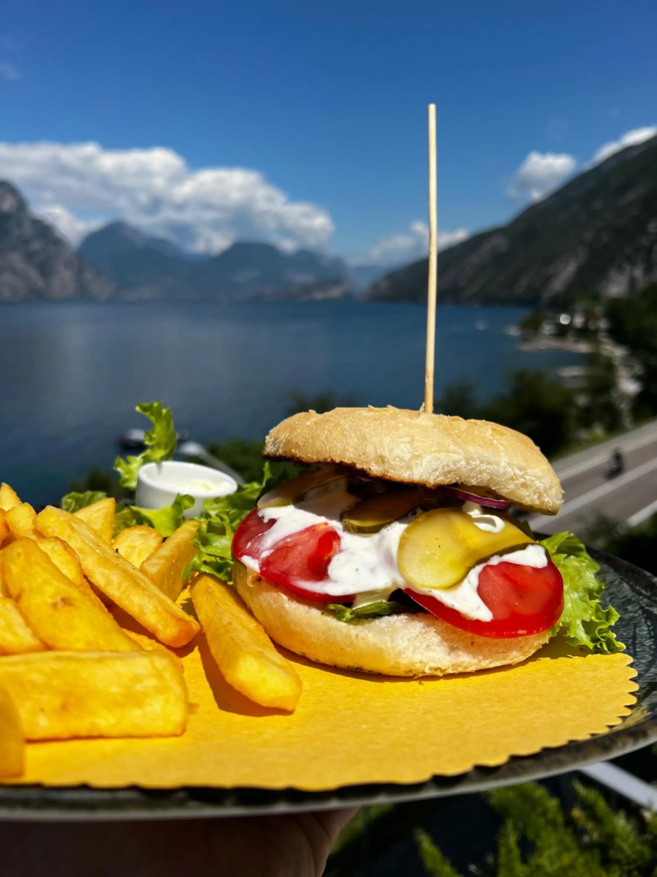 Restaurant/places to eat in Wind Hotel