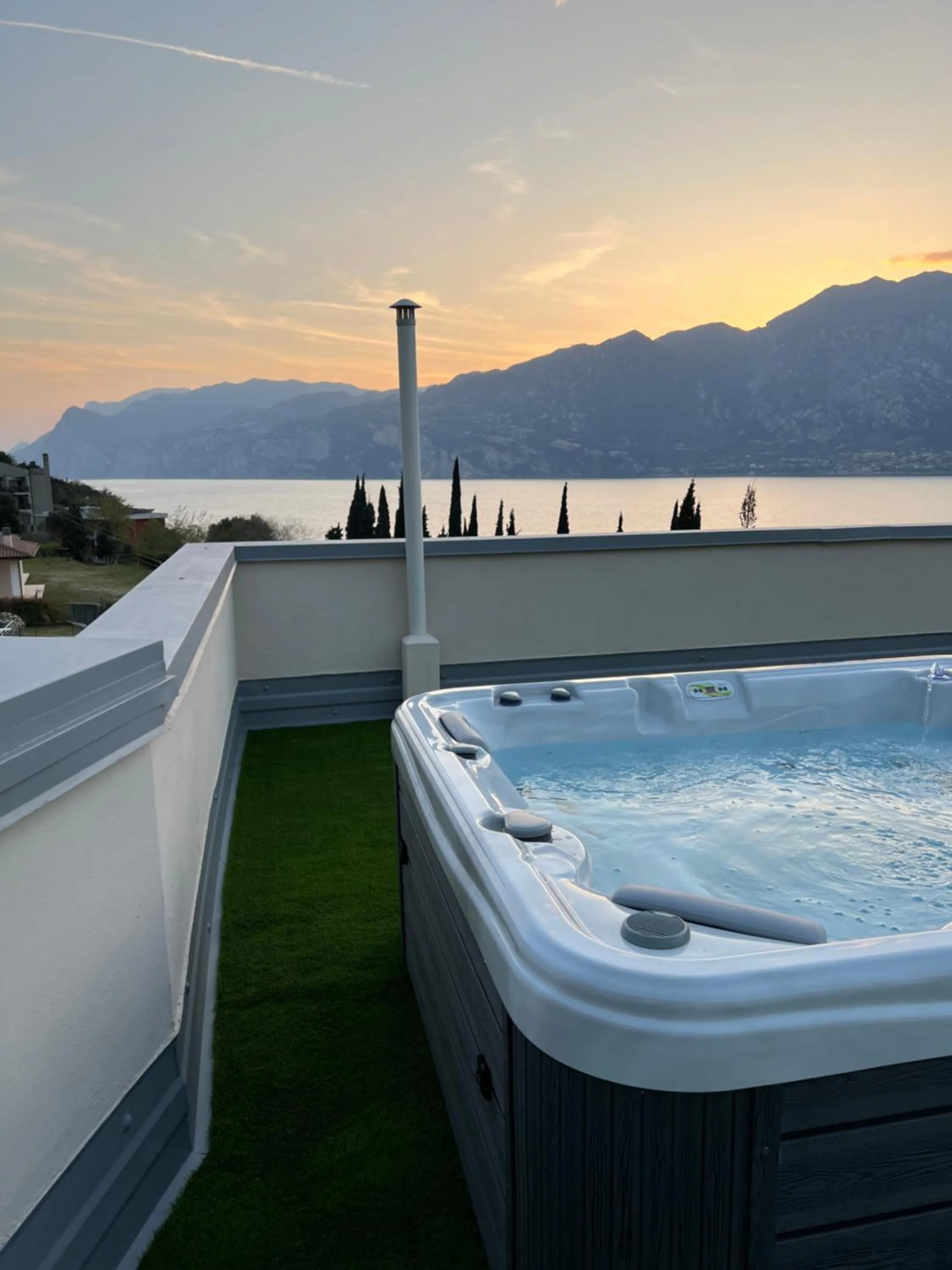 Hot Tub in Wind Hotel
