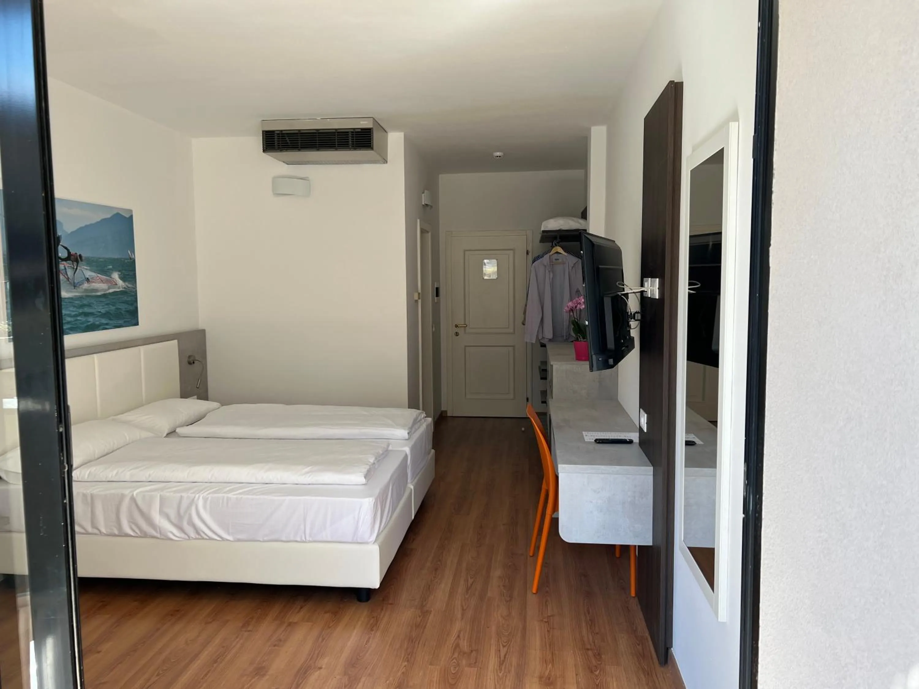 Bedroom, Bed in Wind Hotel