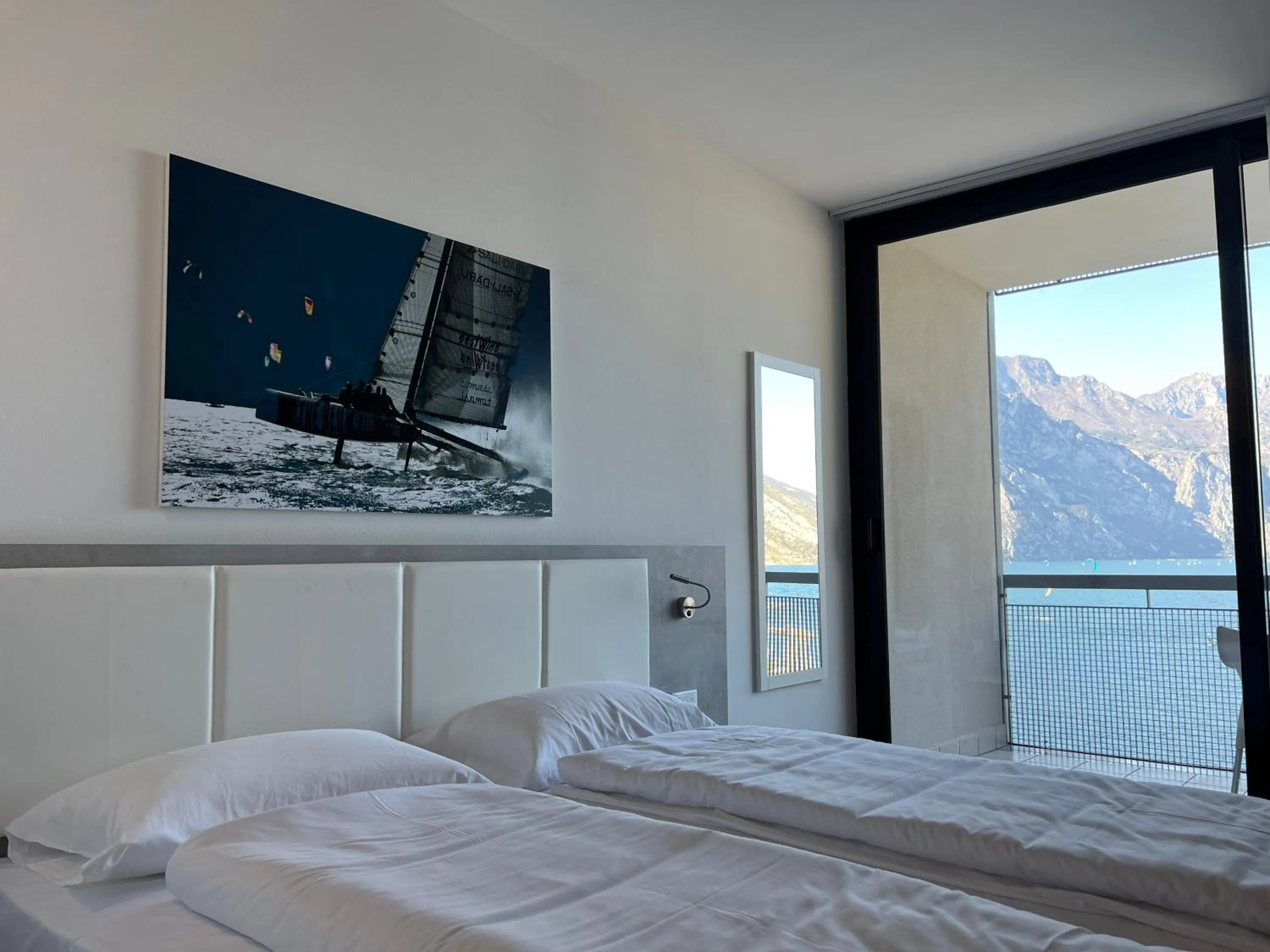 Bedroom, Bed in Wind Hotel