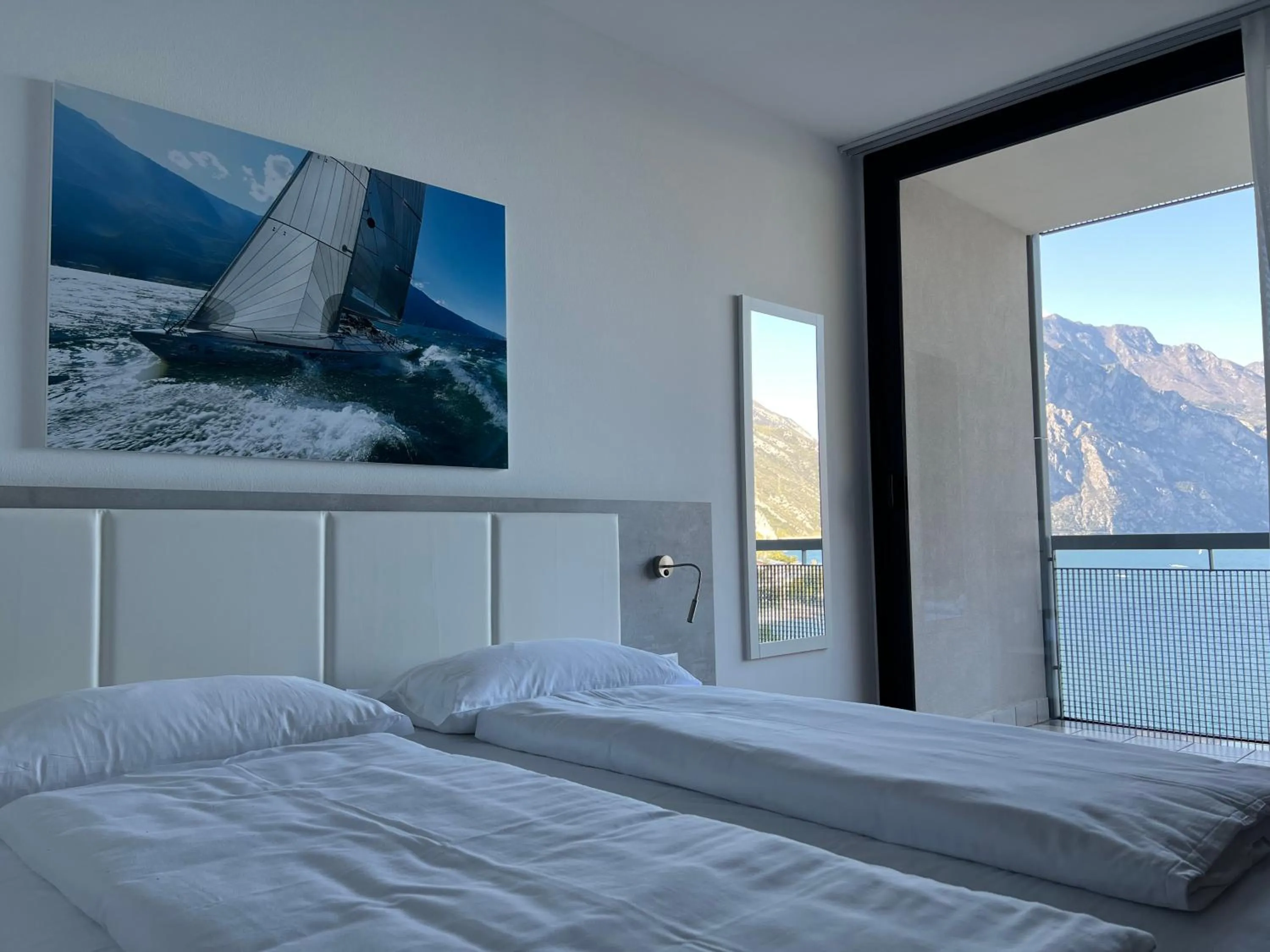 Bedroom, Bed in Wind Hotel