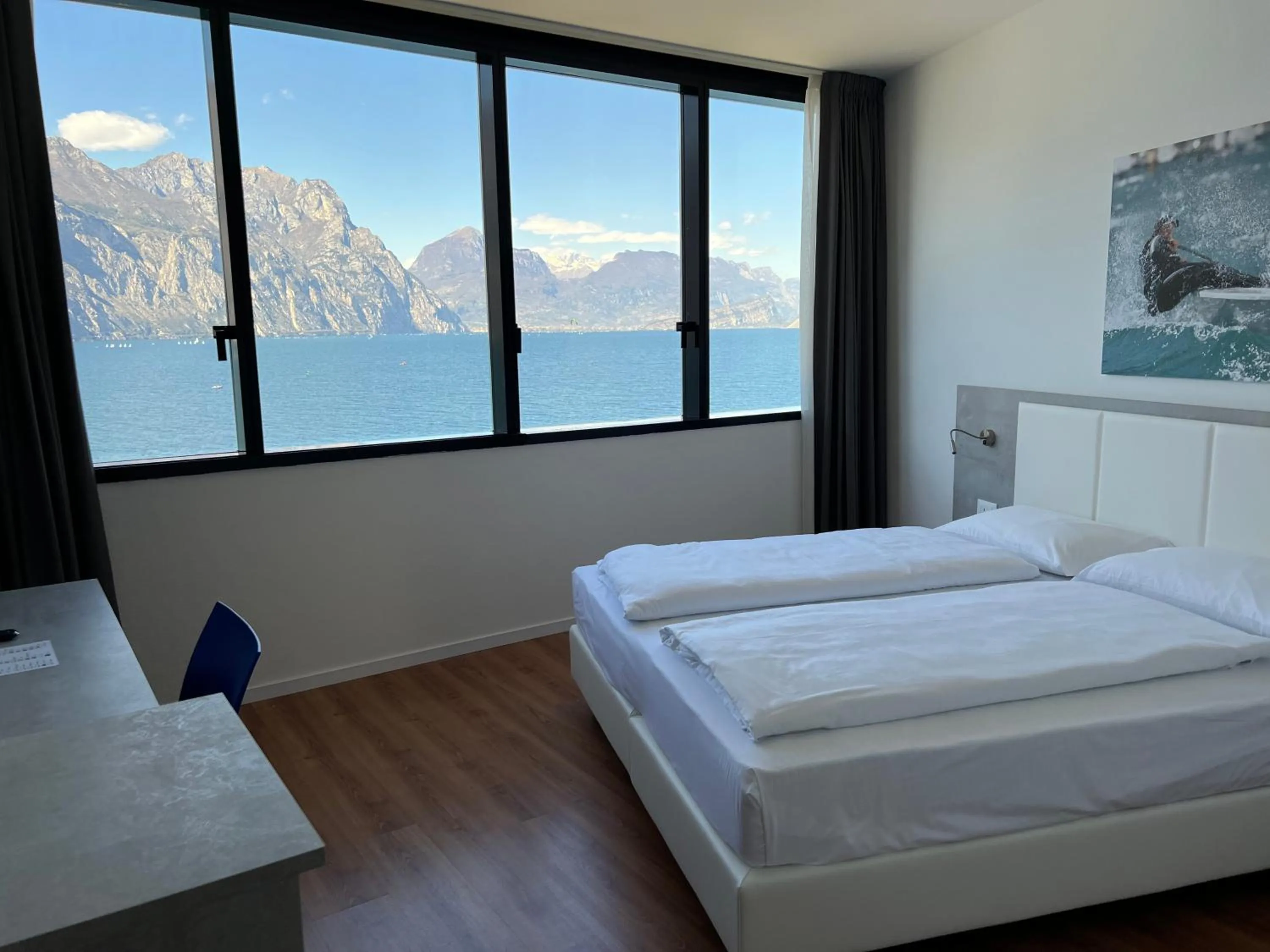 Bedroom, Bed in Wind Hotel