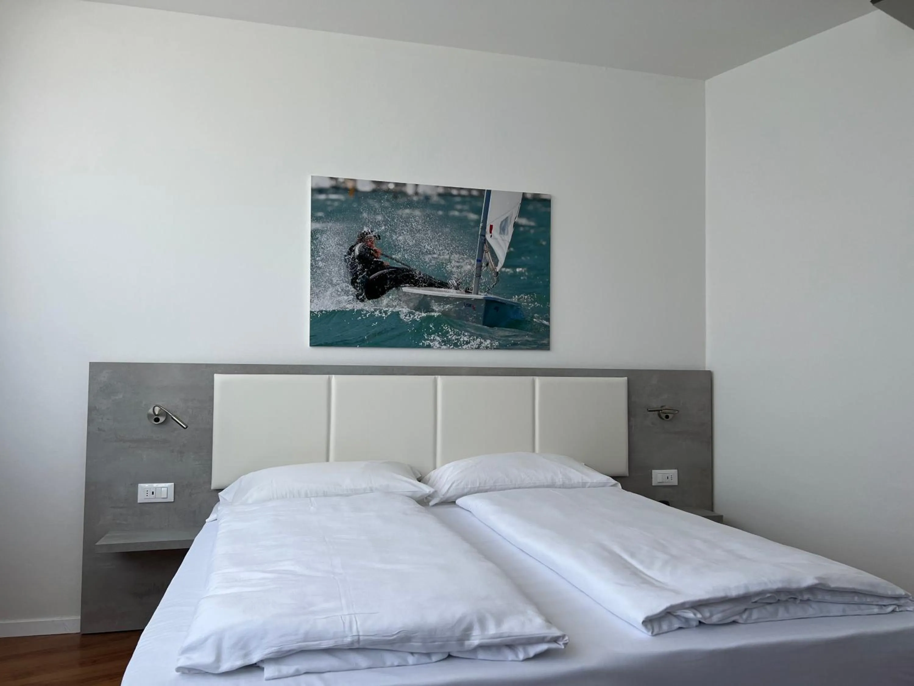 Bedroom, Bed in Wind Hotel