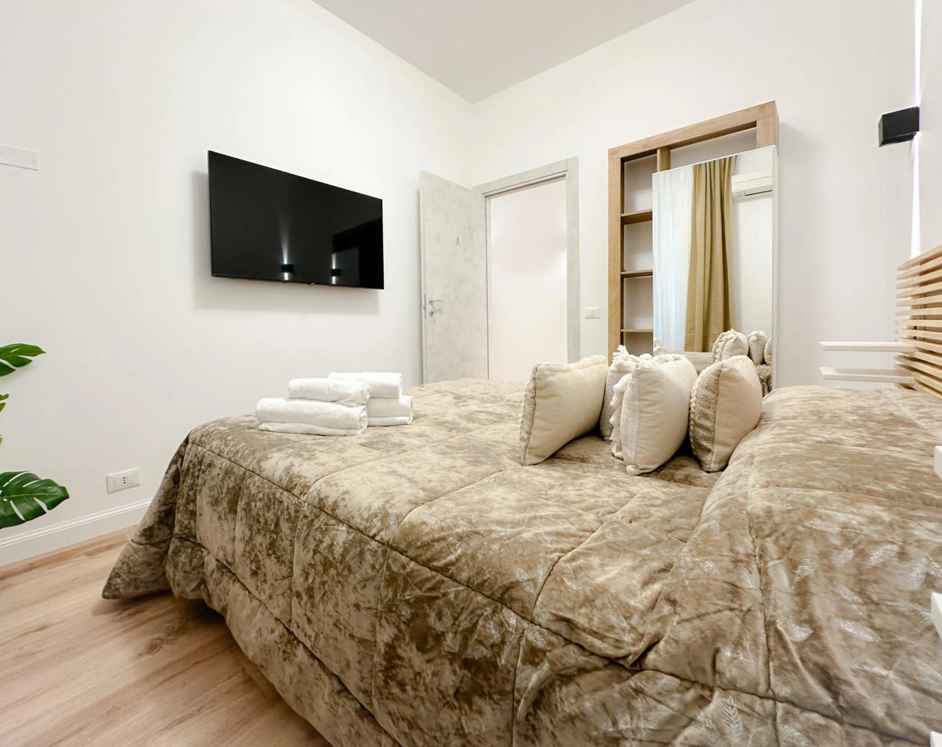 Bed in Colosseum Luxury Guest House