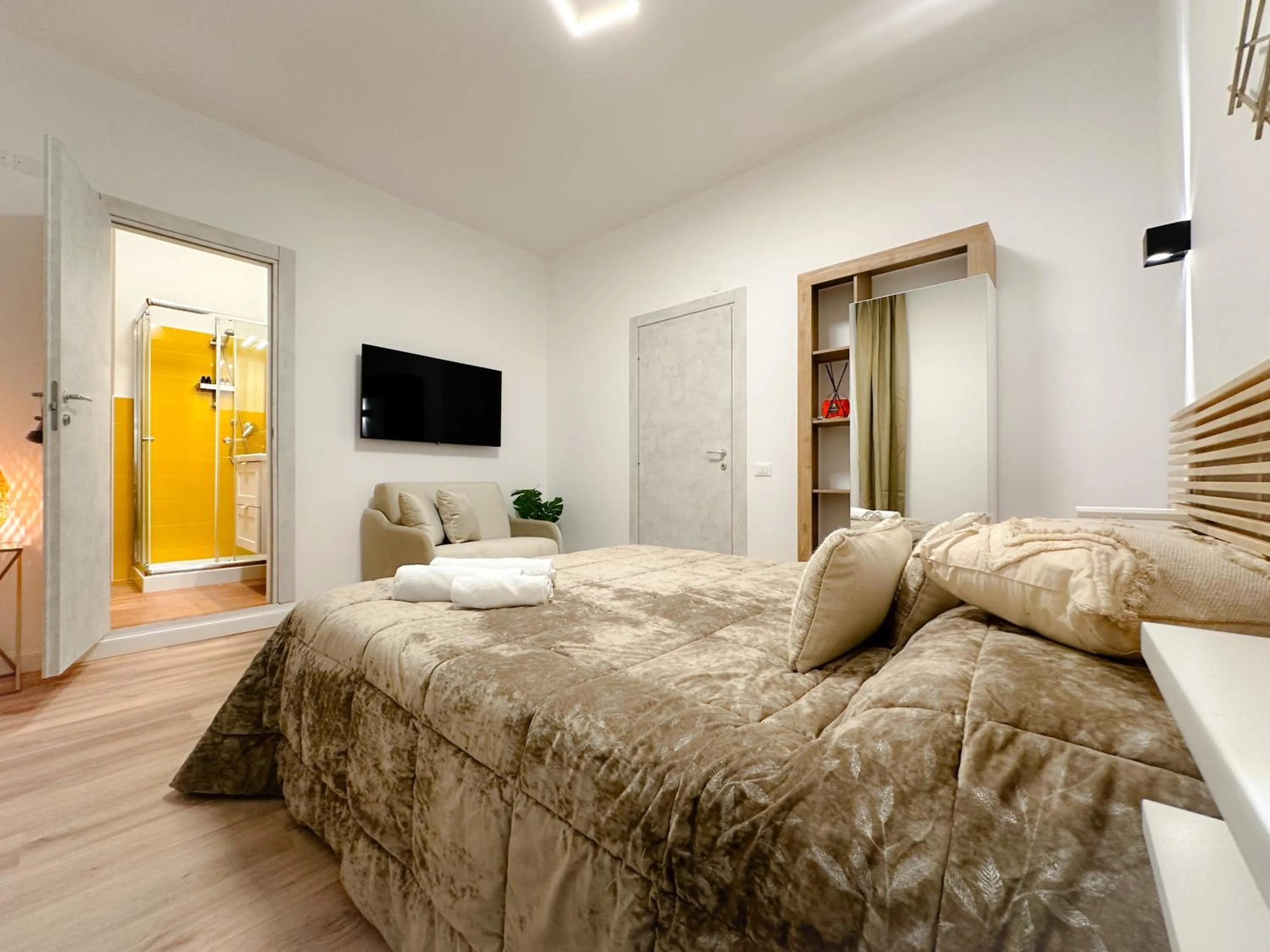 Bed in Colosseum Luxury Guest House