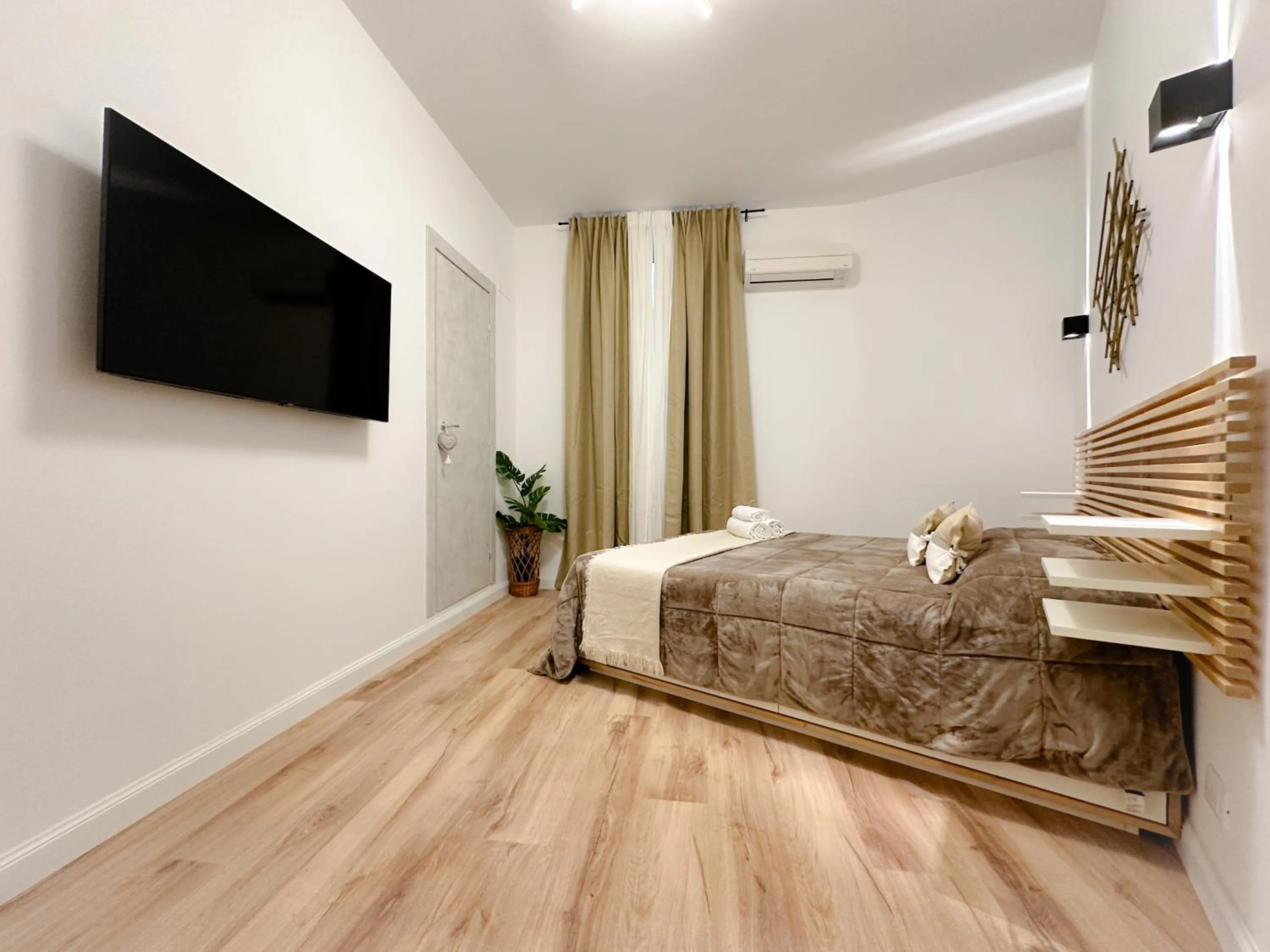 Bed in Colosseum Luxury Guest House