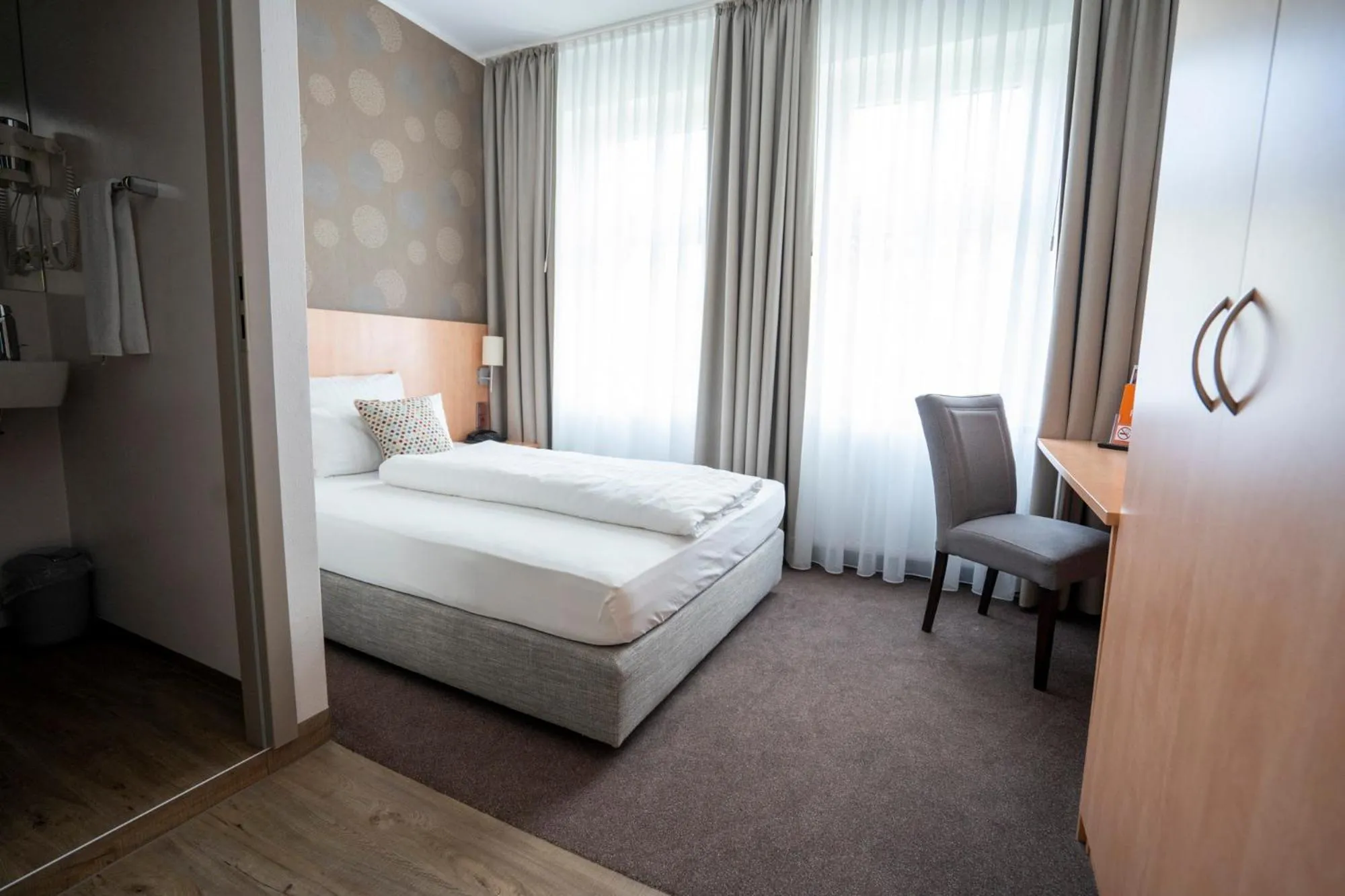 Bed in Hotel Stadt Lüdenscheid