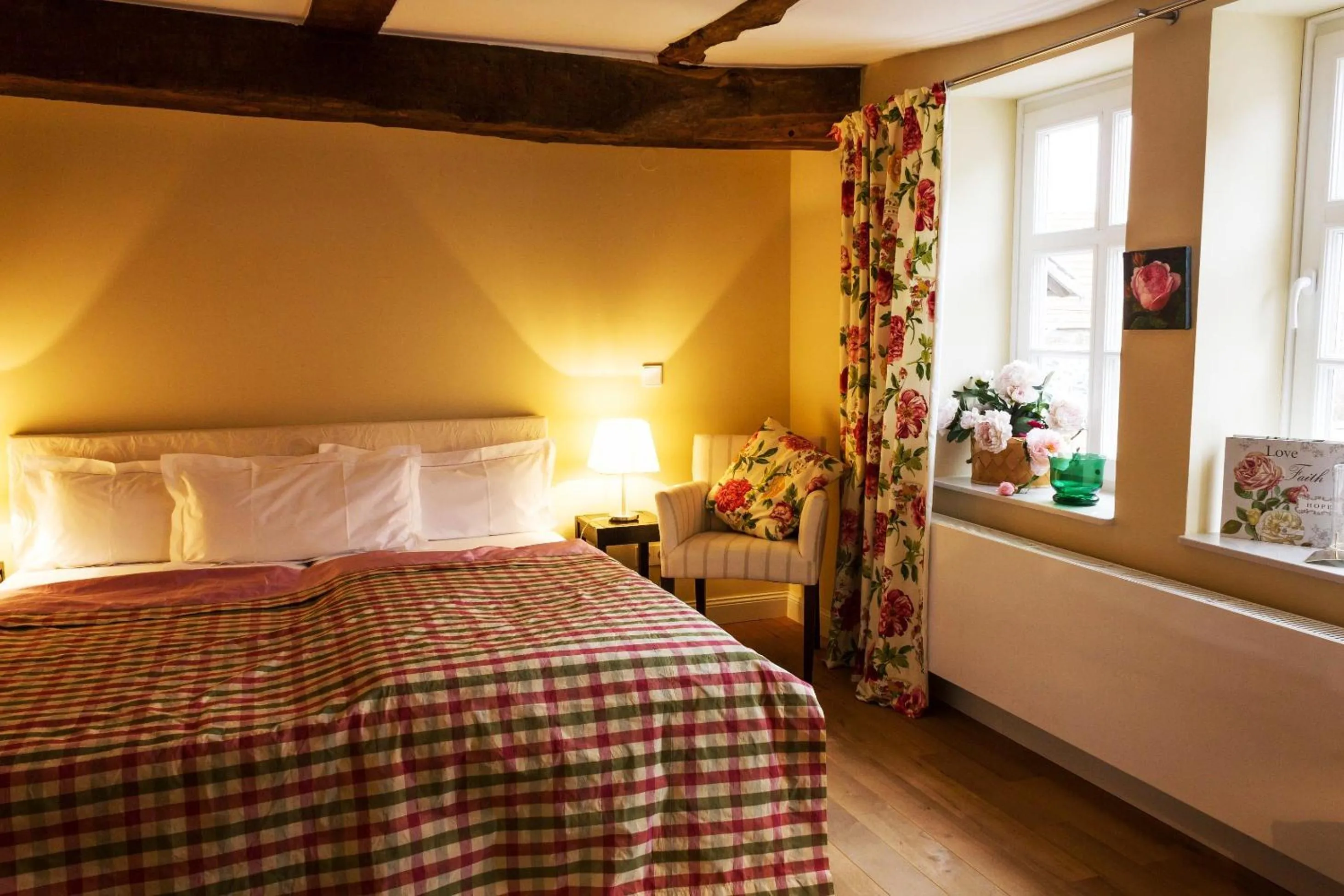 Photo of the whole room in Romantik Hotel Zum Rosenhof