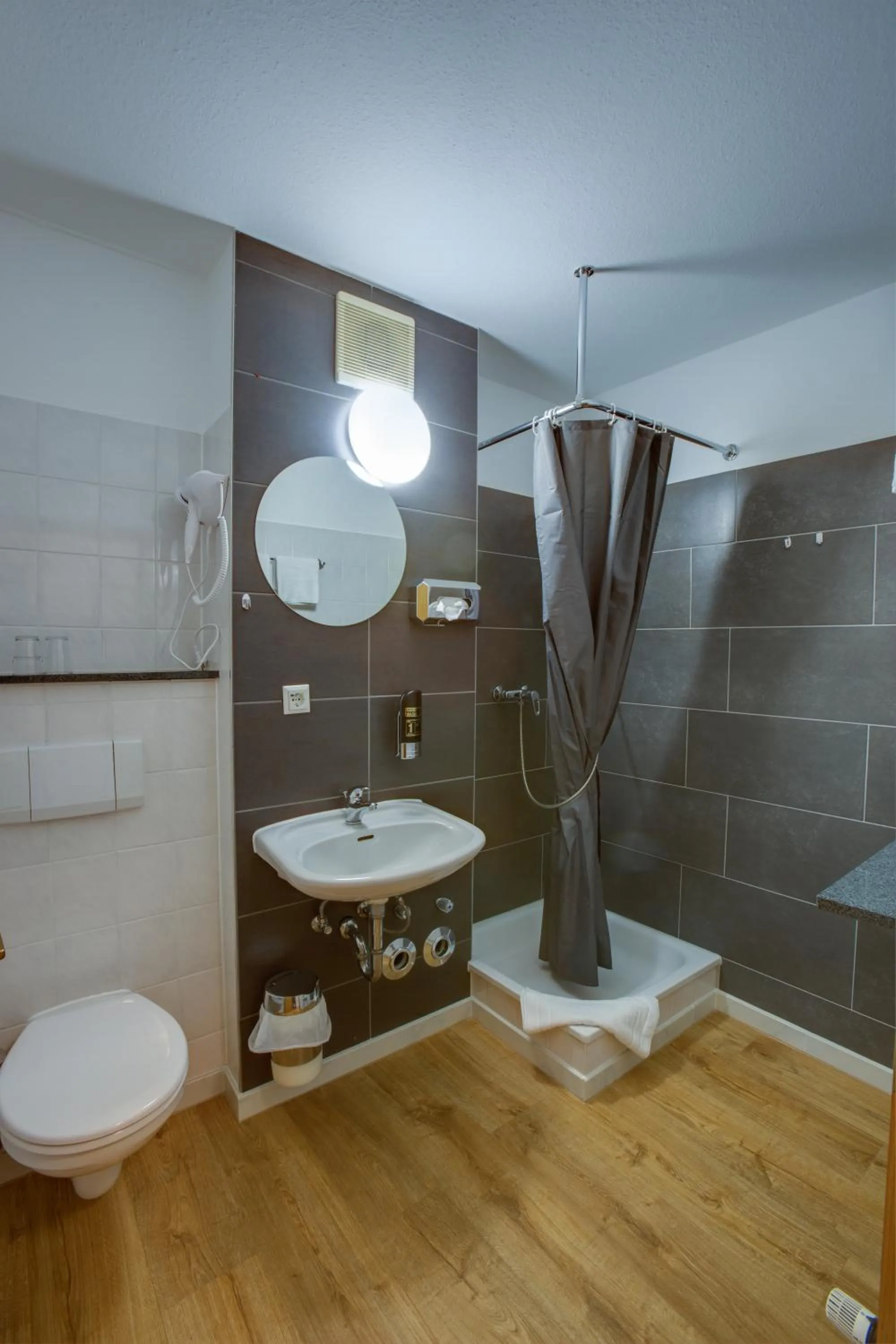 Shower in Hotel Leo Mühlhausen