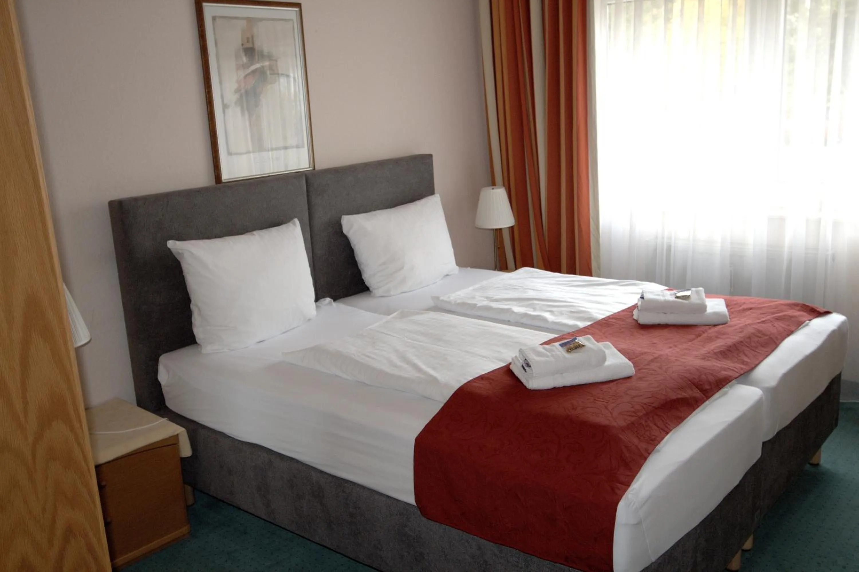 Photo of the whole room, Bed in Hotel Leo Mühlhausen