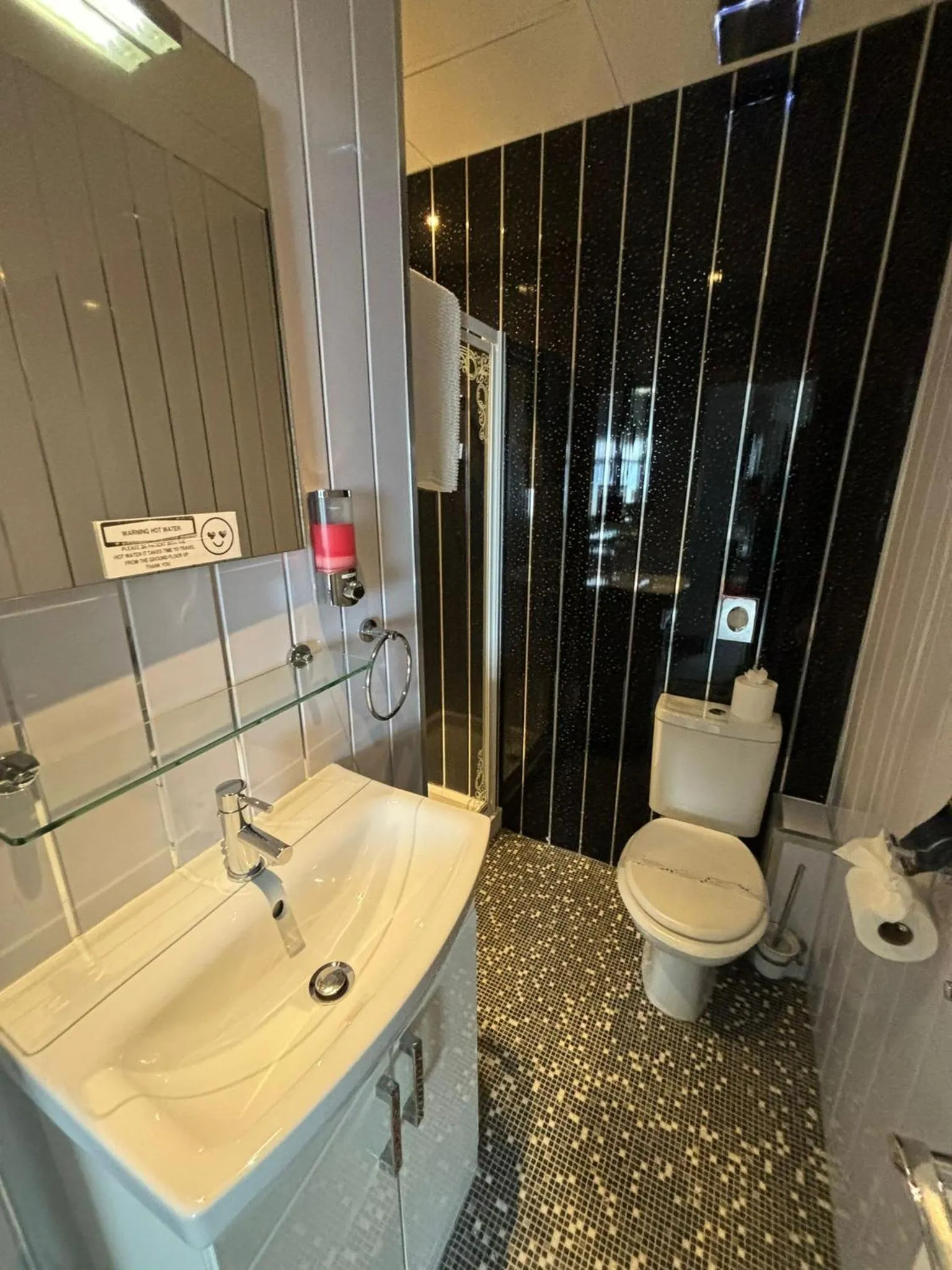 Bathroom in Kings Boutique Hotel