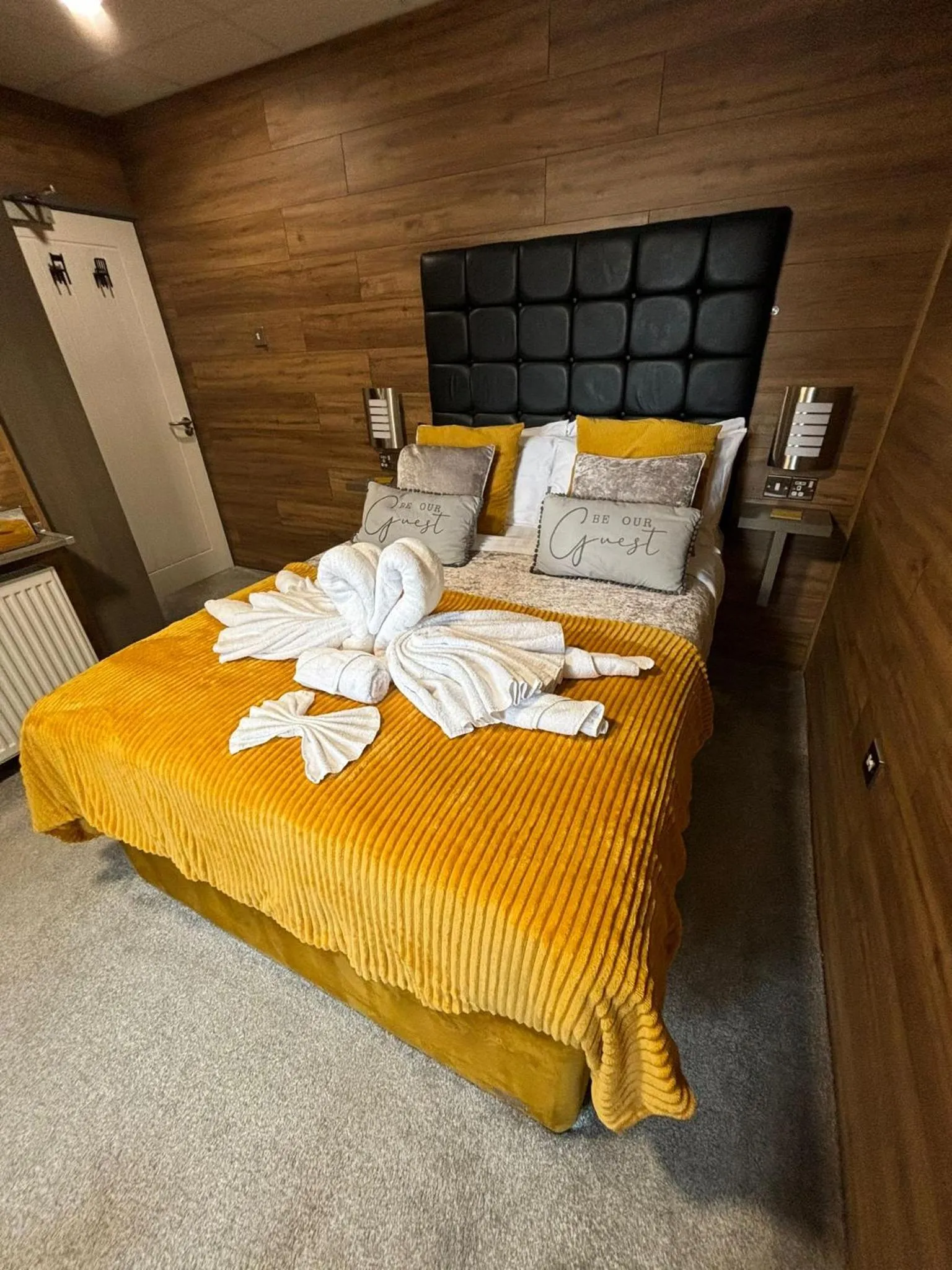 Bedroom, Bed in Kings Boutique Hotel