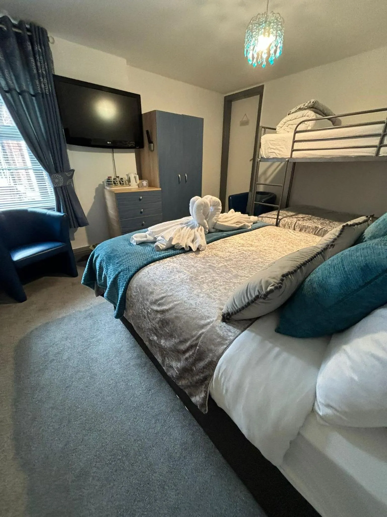 Bedroom, Bed in Kings Boutique Hotel