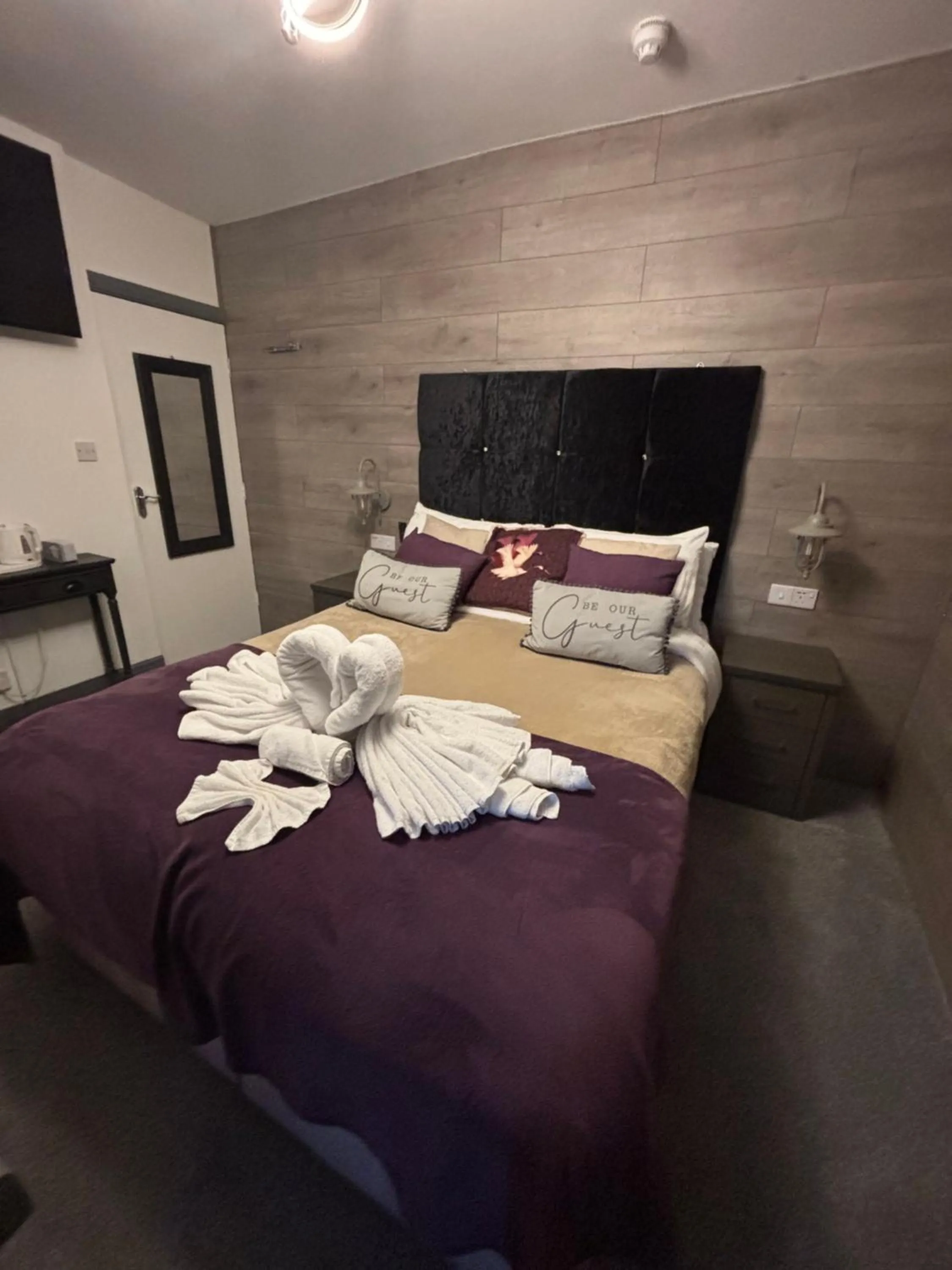 Bed in Kings Boutique Hotel