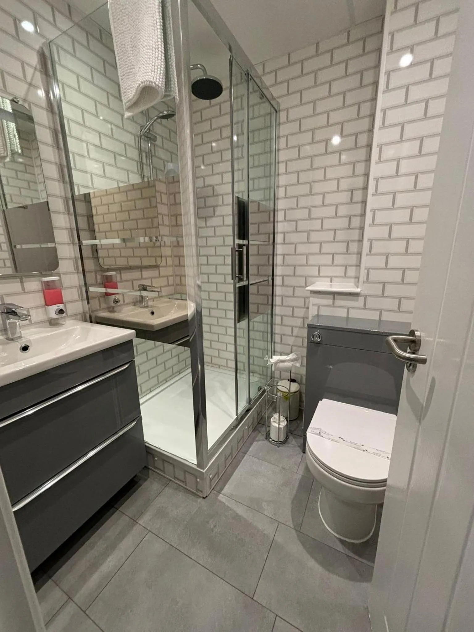 Bathroom in Kings Boutique Hotel