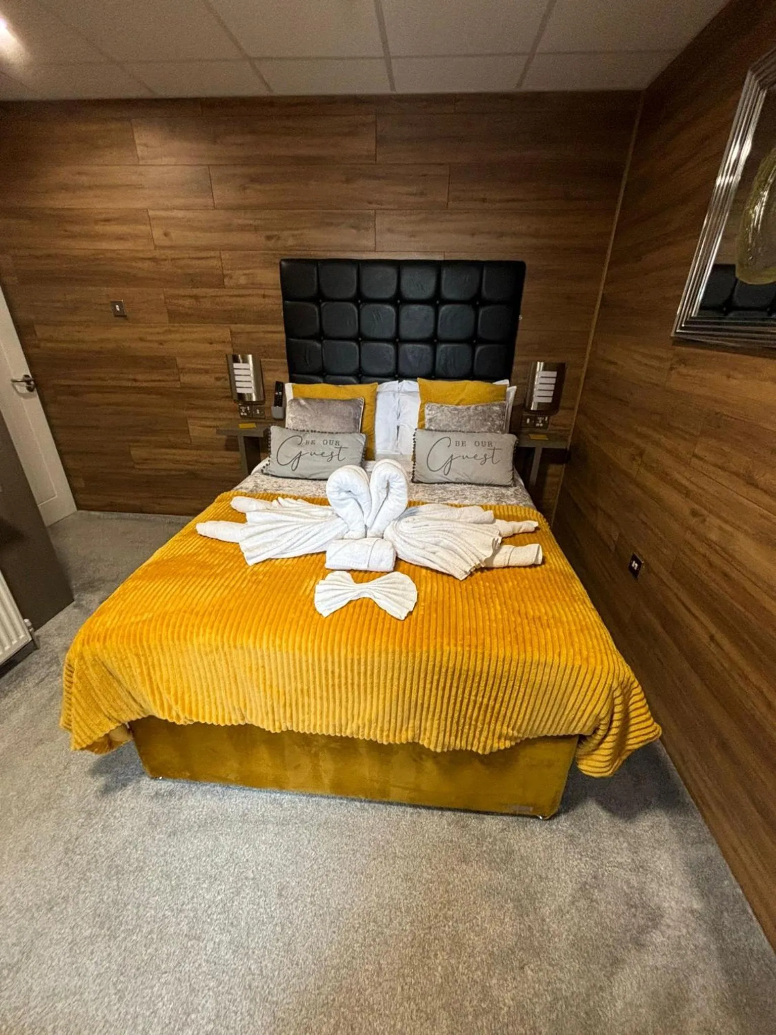 Bedroom, Bed in Kings Boutique Hotel