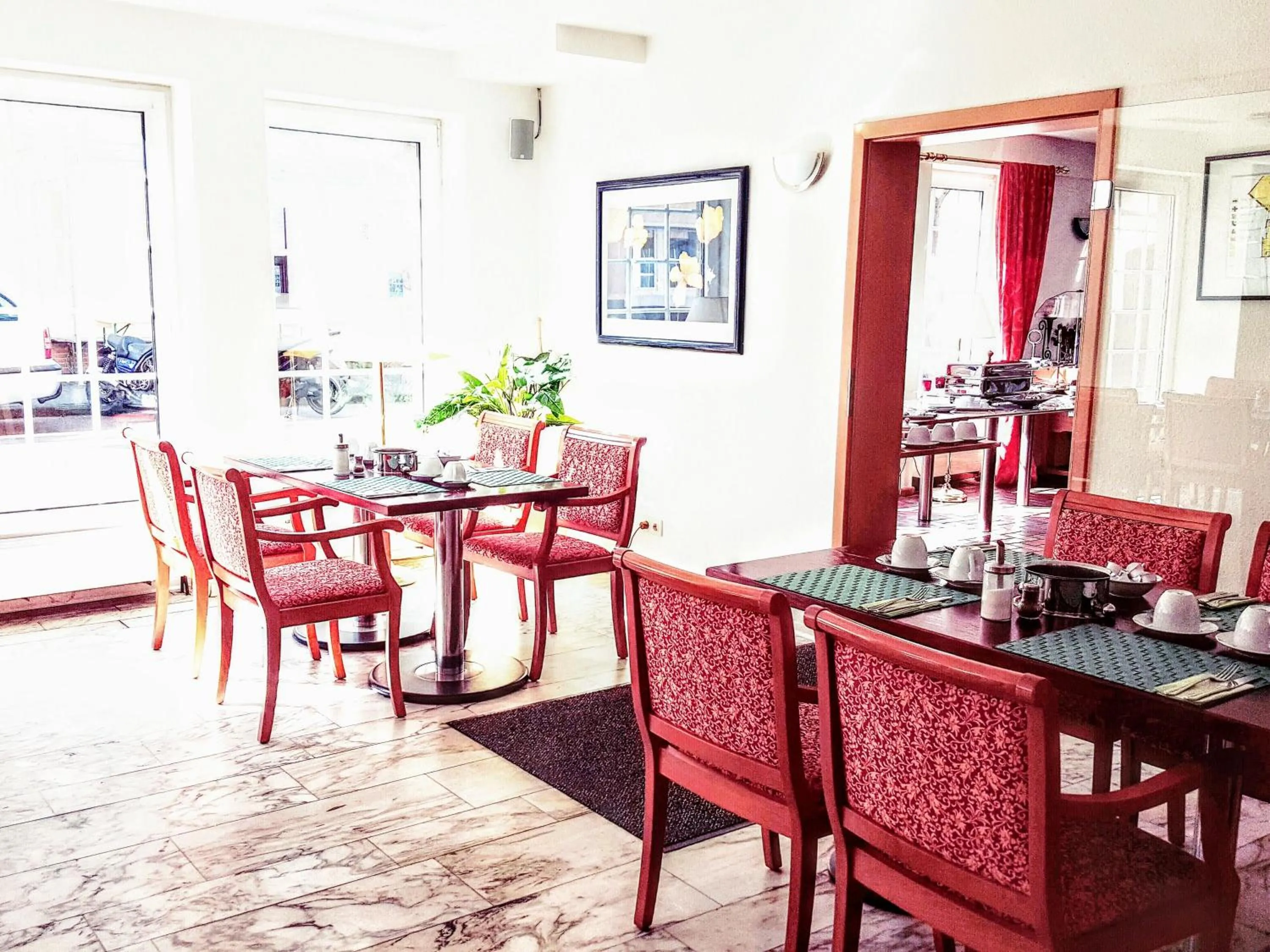 Dining area in Hotel Kölner Hof
