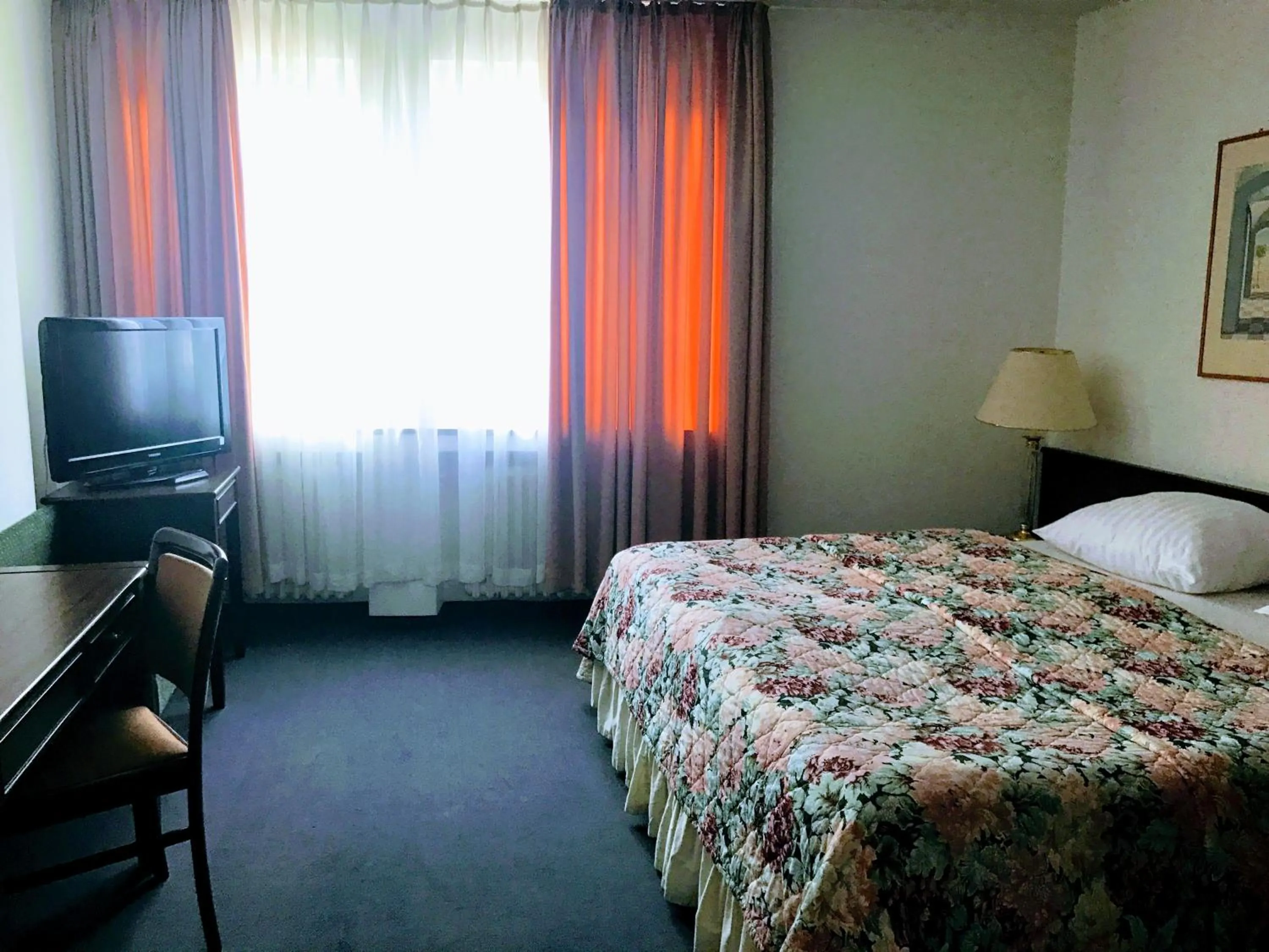 Photo of the whole room, Bed in Hotel Kölner Hof