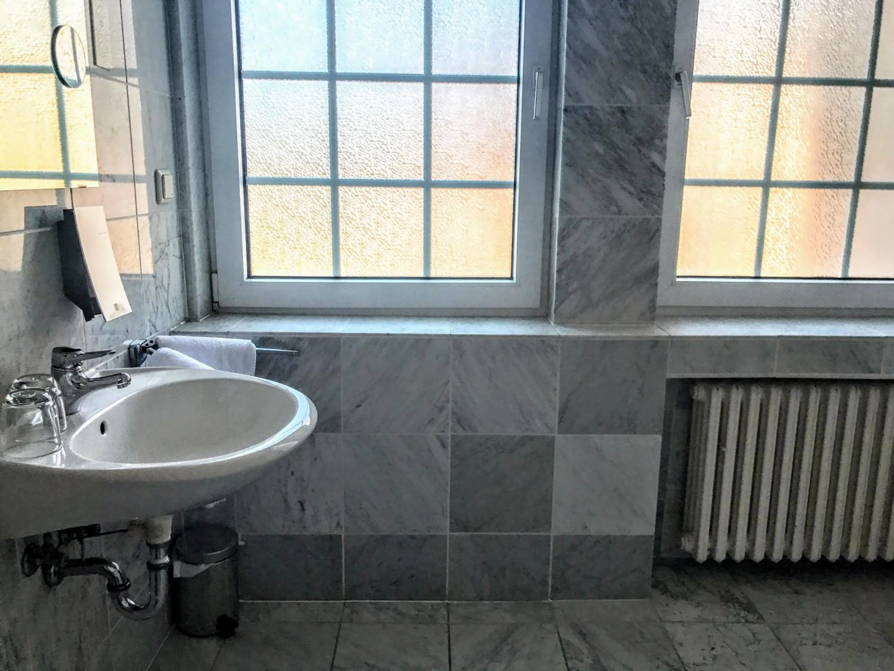 Bathroom in Hotel Kölner Hof