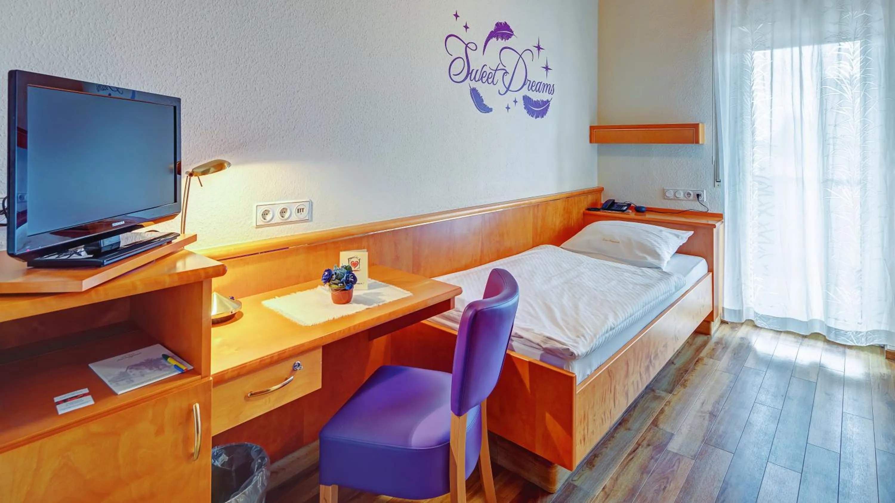 Photo of the whole room, Bed in Hotel-Gasthof Zum Freigericht