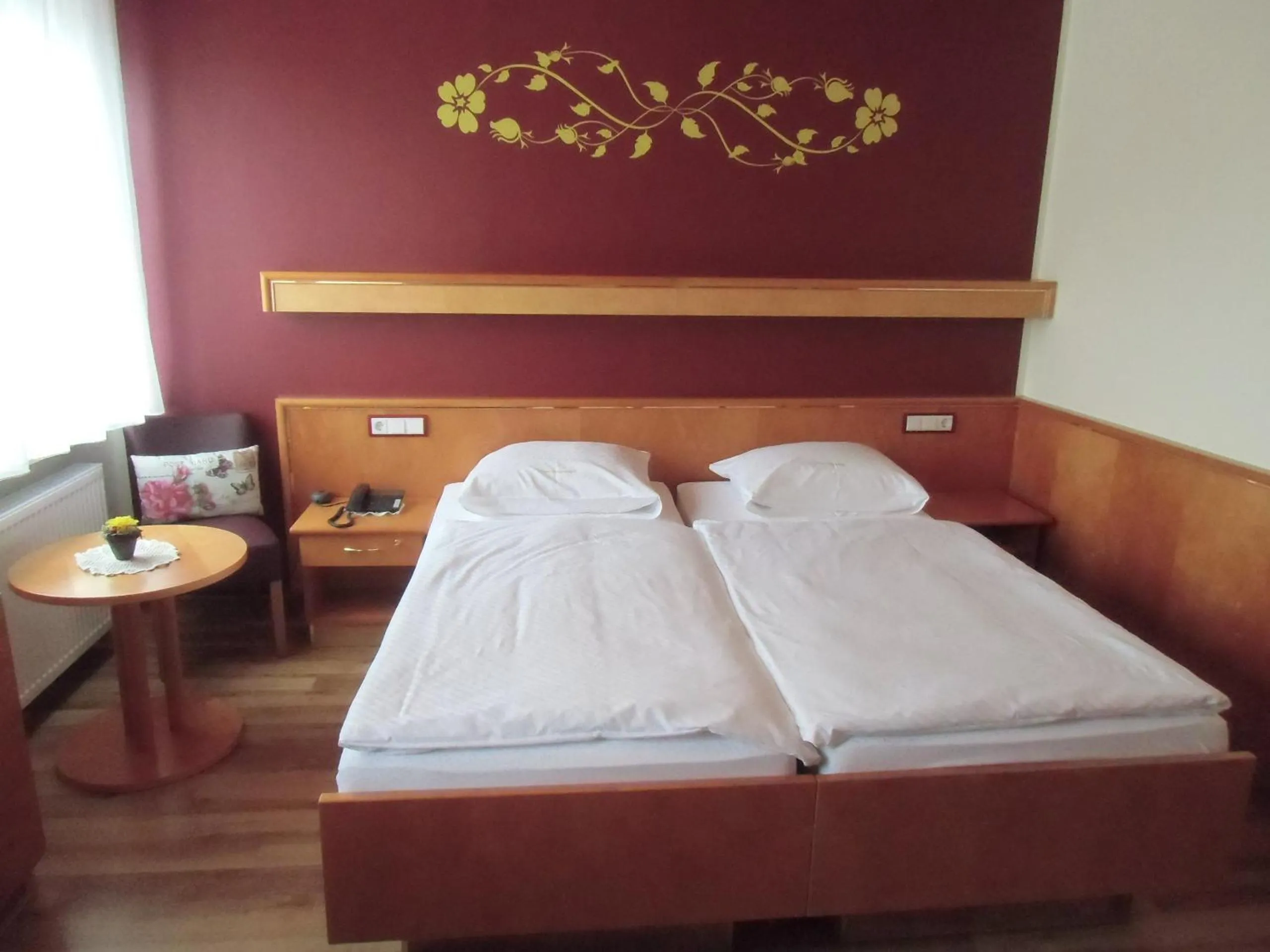 Photo of the whole room, Bed in Hotel-Gasthof Zum Freigericht