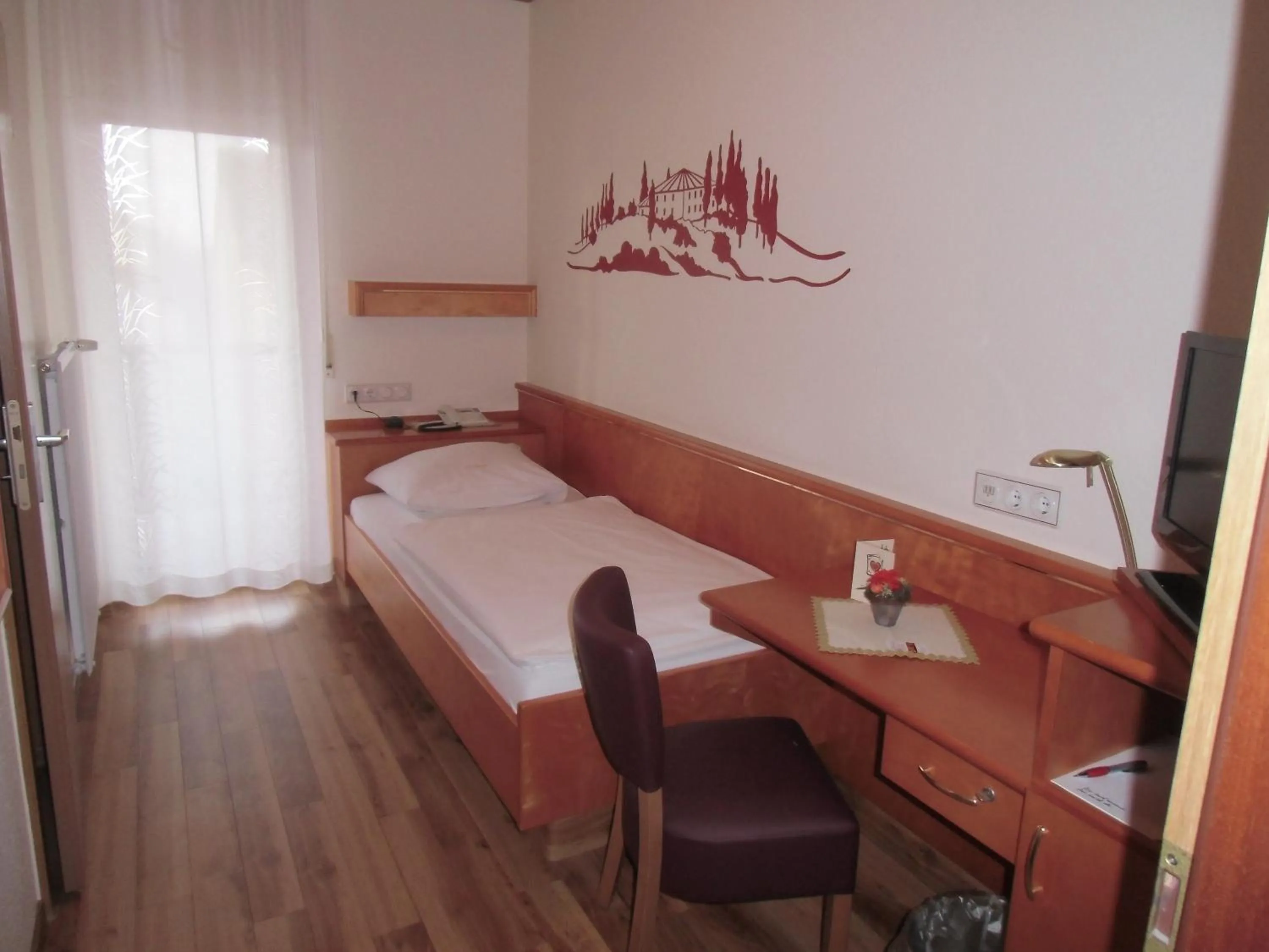 Photo of the whole room, Bed in Hotel-Gasthof Zum Freigericht