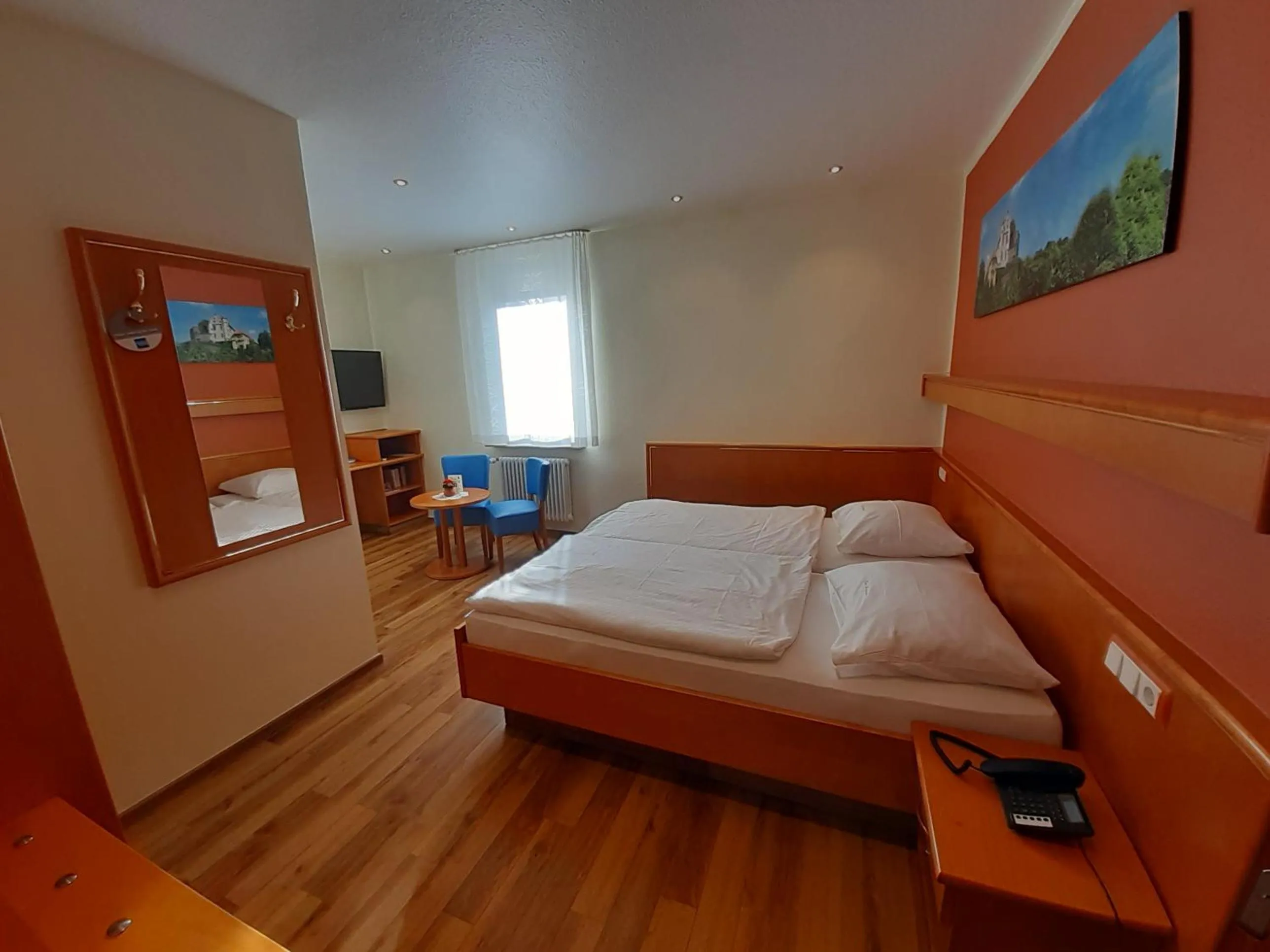 Photo of the whole room, Bed in Hotel-Gasthof Zum Freigericht