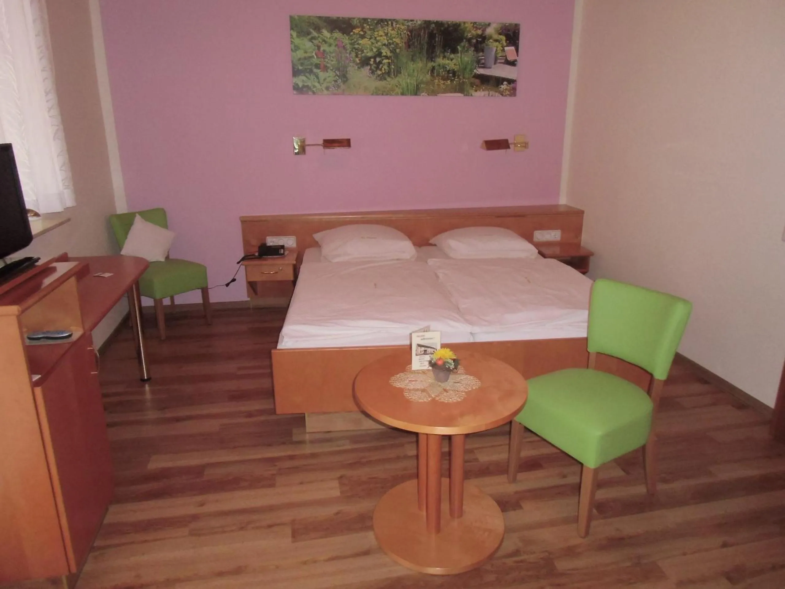 Photo of the whole room, Bed in Hotel-Gasthof Zum Freigericht