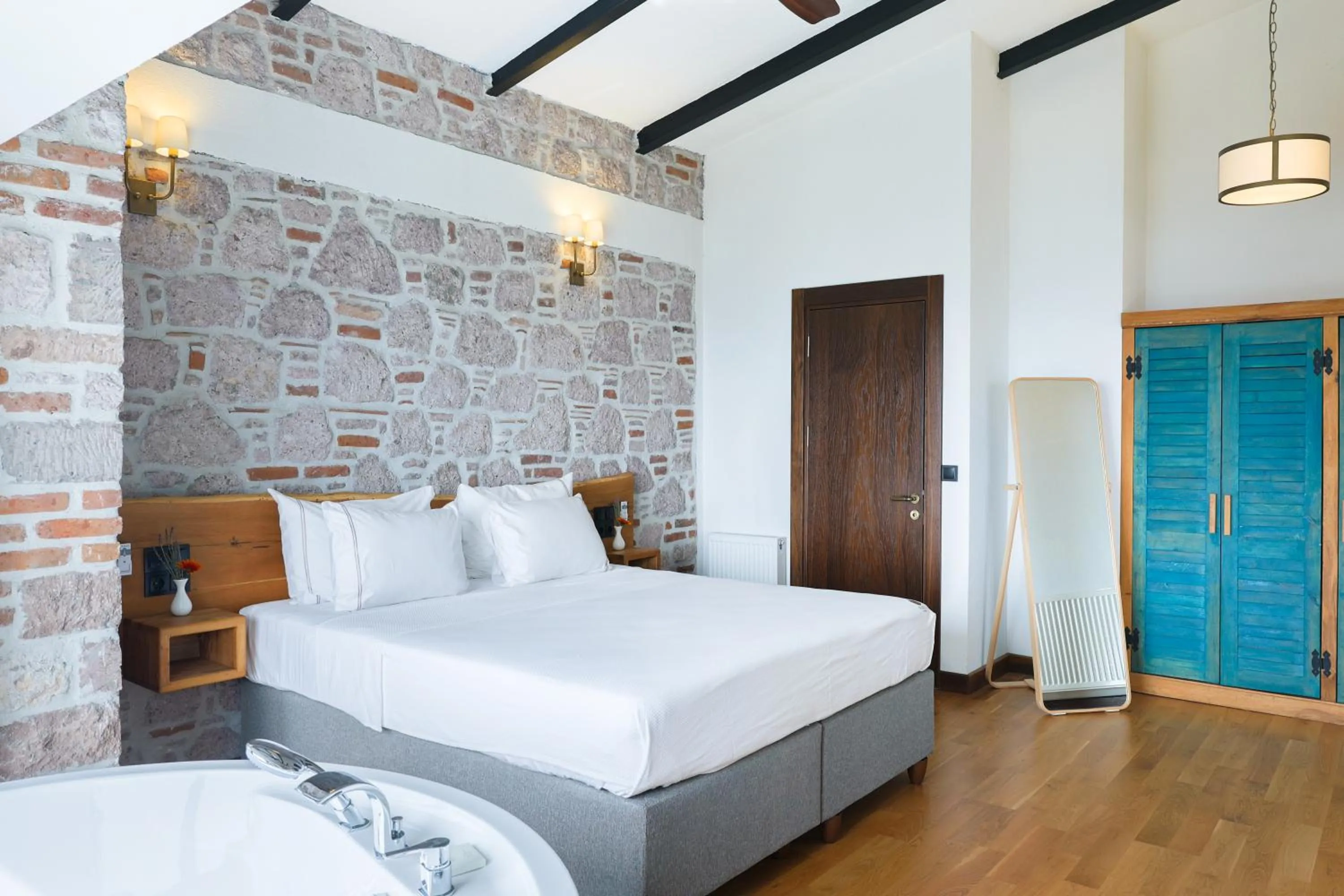 Photo of the whole room, Bed in Marlo Ayvalık 12 Plus Adult Only