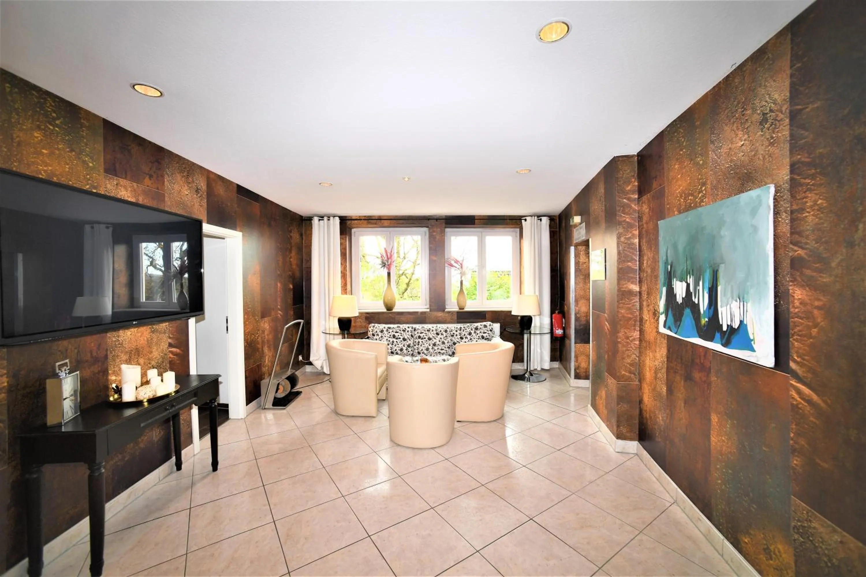 Communal lounge/ TV room in Ascot Hotel