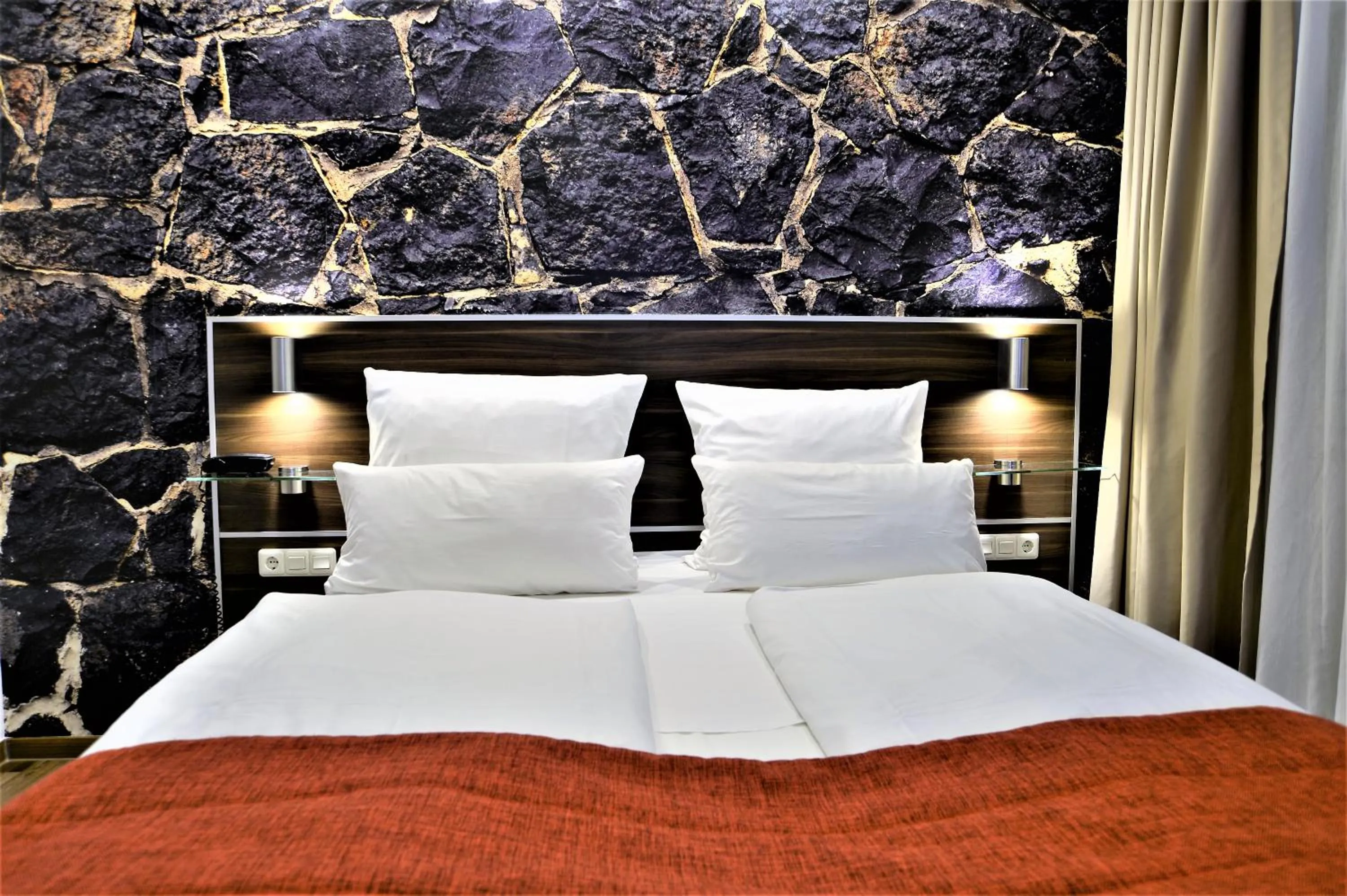 Photo of the whole room, Bed in Ascot Hotel