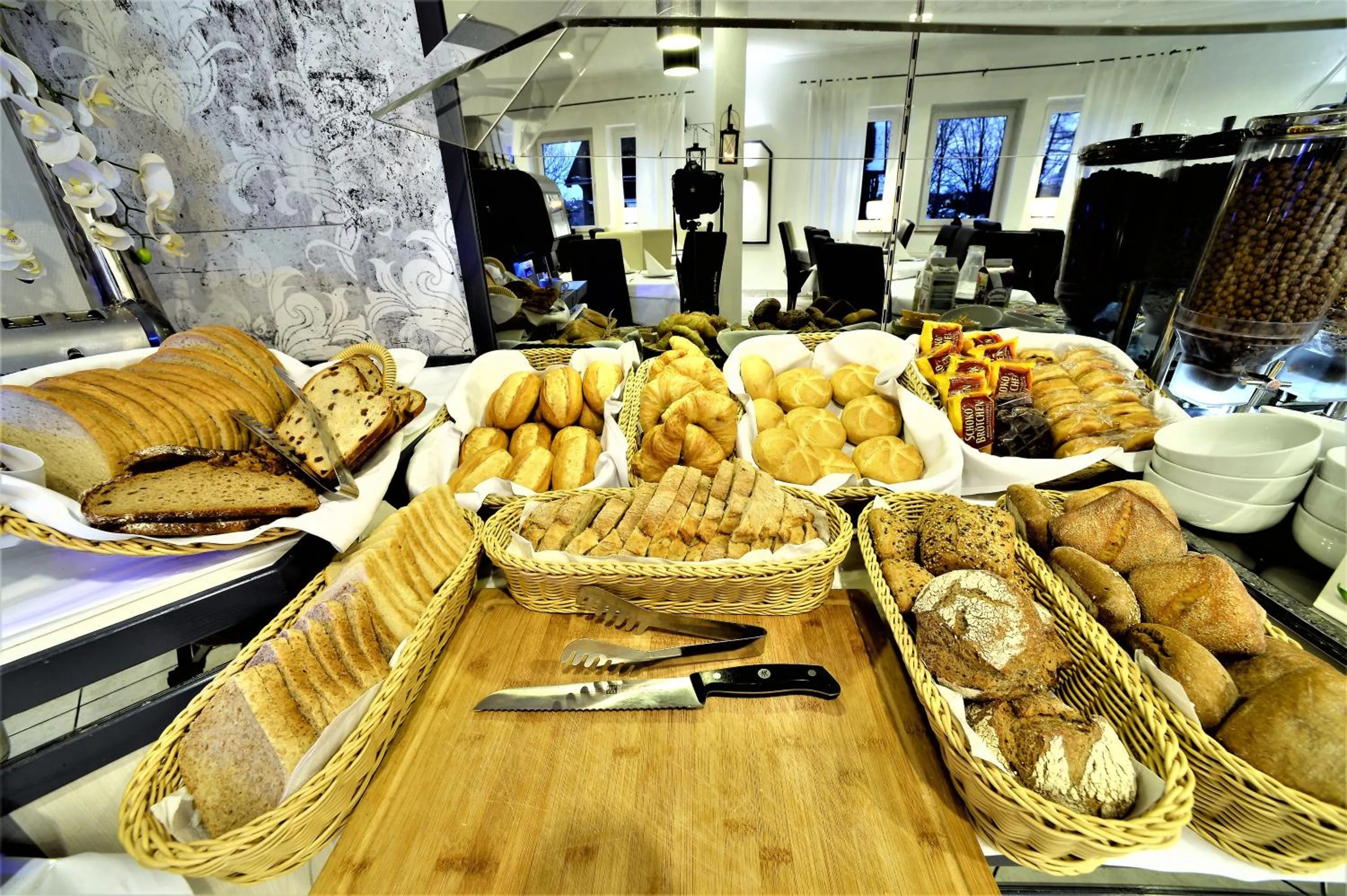 Buffet breakfast in Ascot Hotel