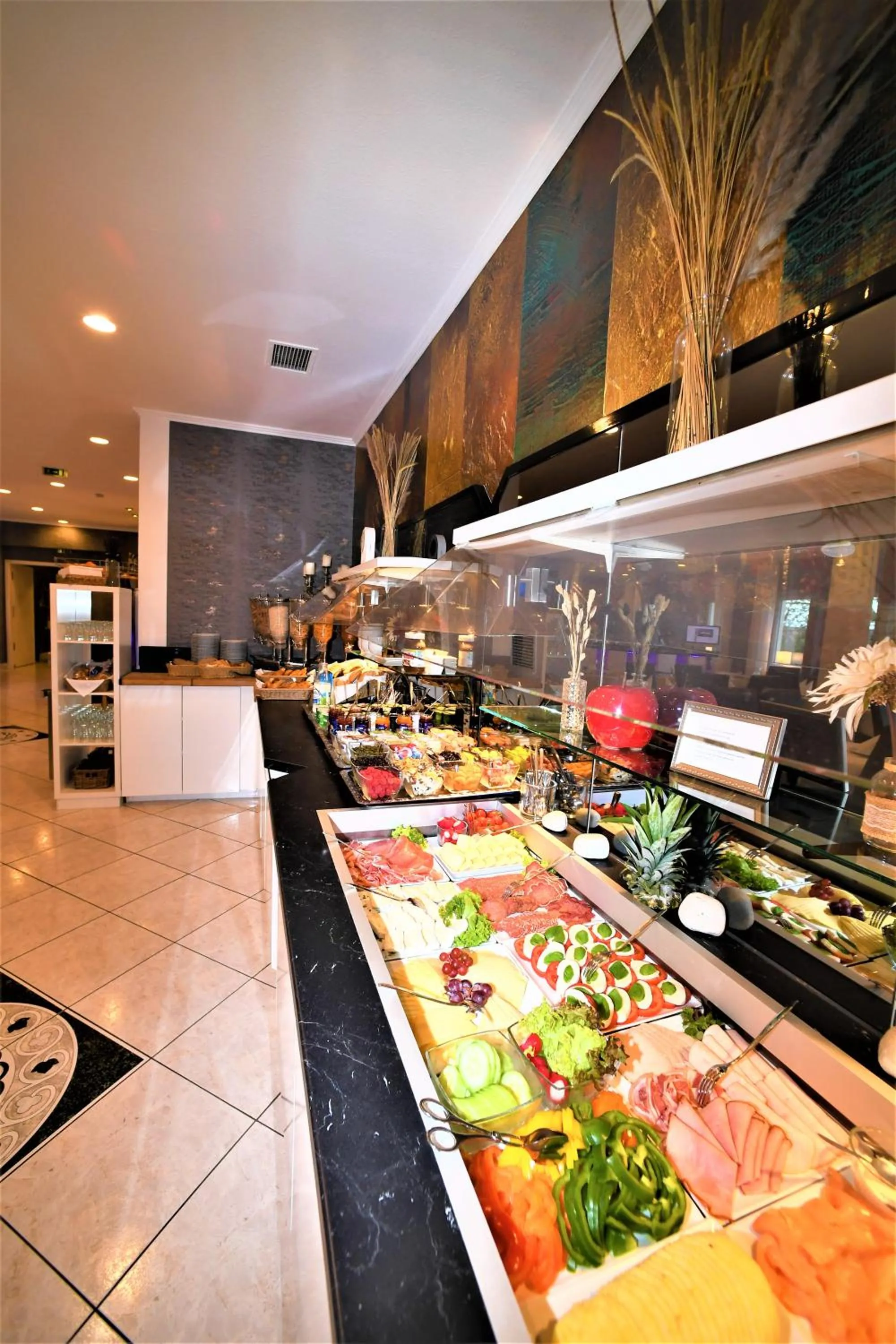 Buffet breakfast in Ascot Hotel