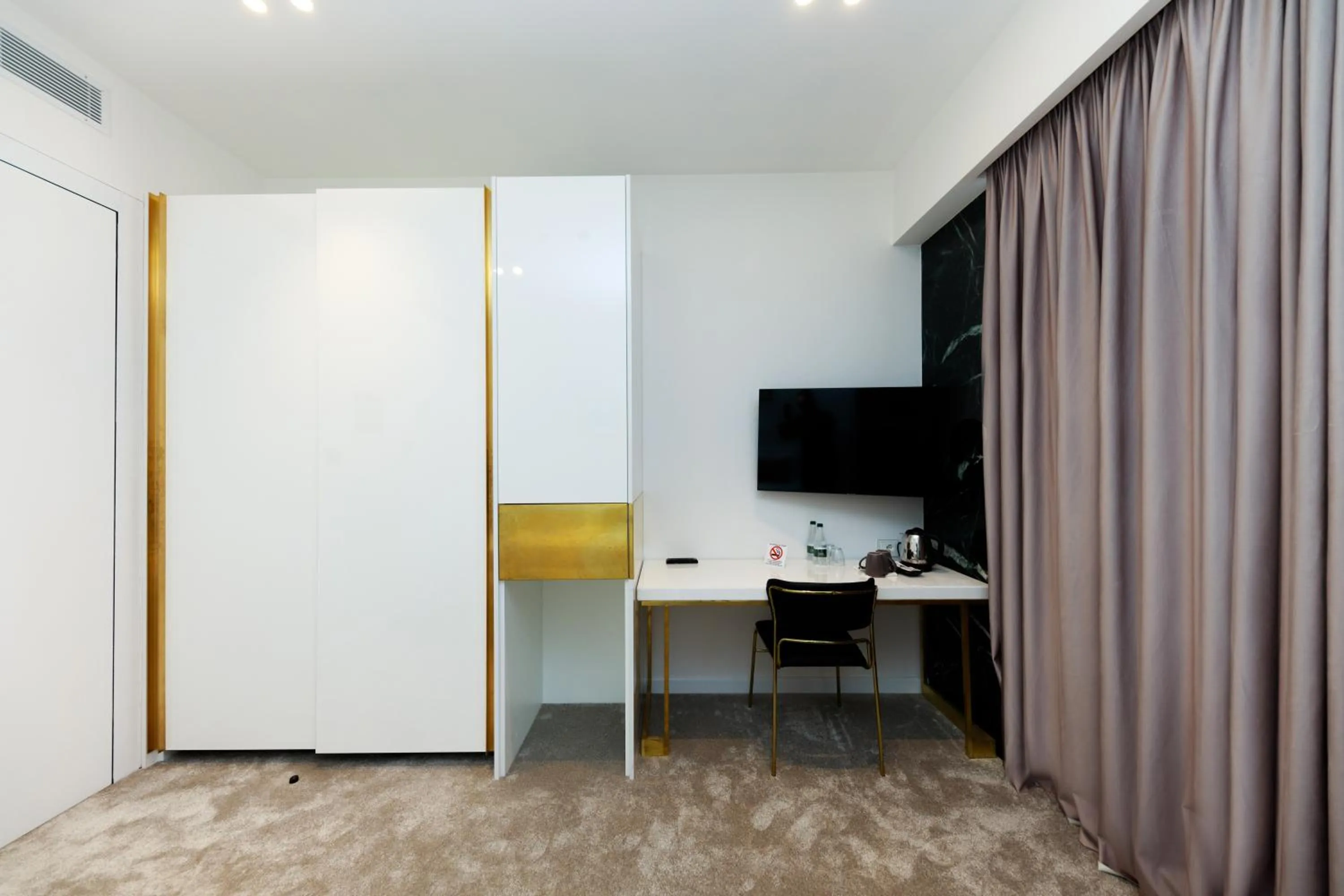 TV and multimedia in Habitat Hotel Tirana