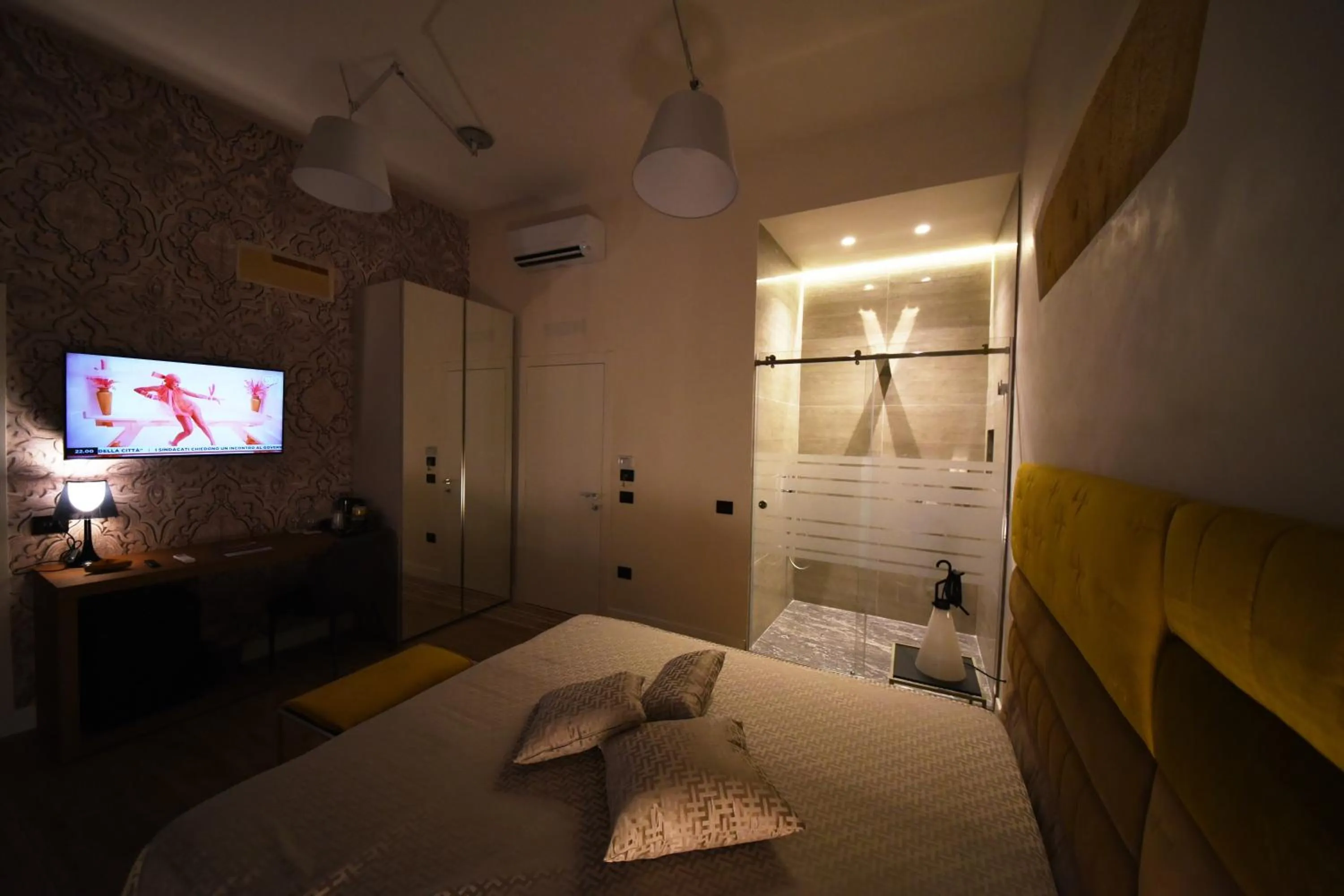 TV and multimedia, Bed in MY HOUSE LUXURY HOME