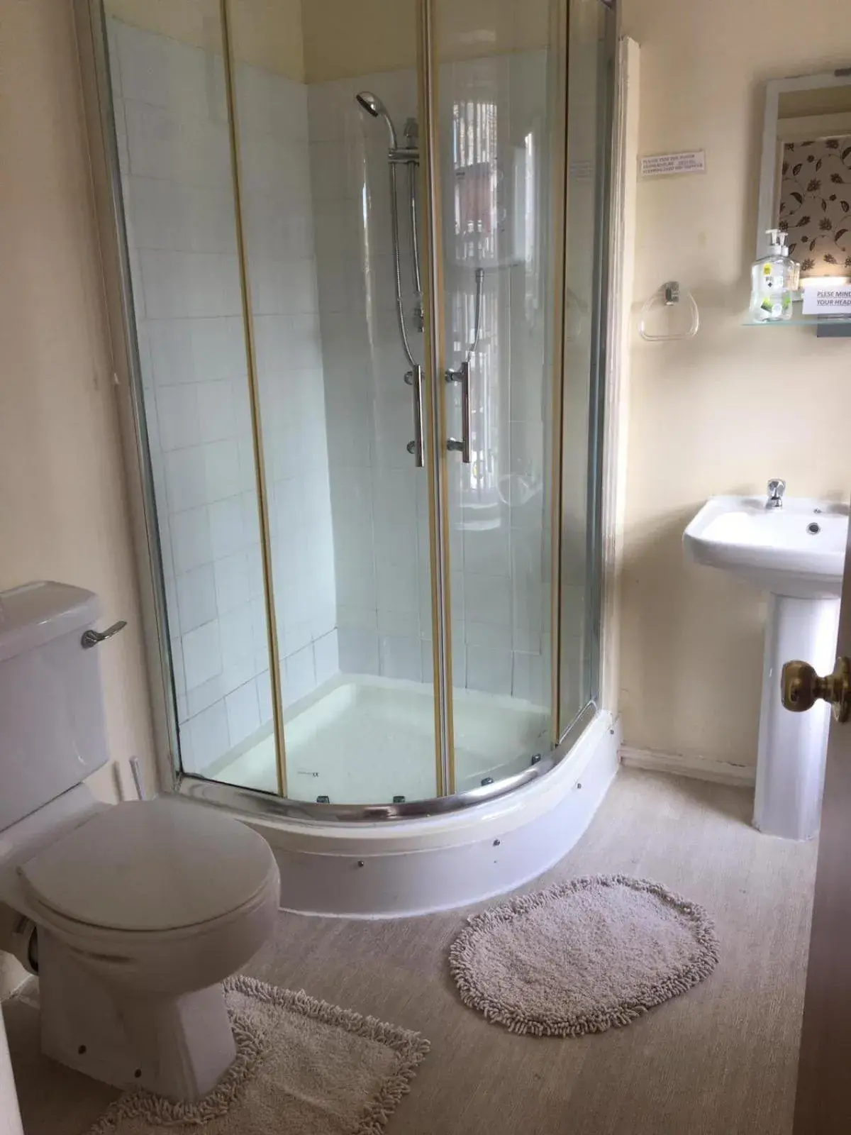 Family Room with Bathroom in White Moon Hotel Family Room with Bathroom in White Moon Hotel