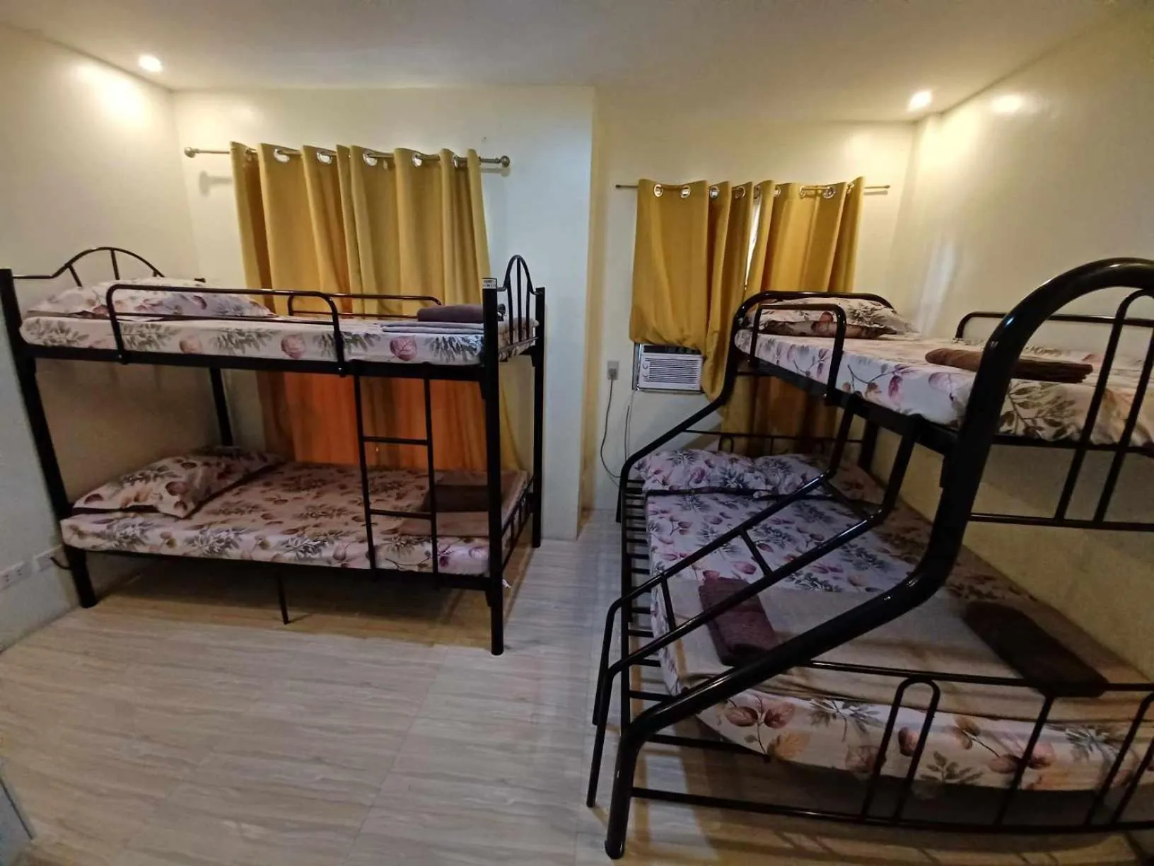 Bedroom, Bed in 2020 Travelers Inn