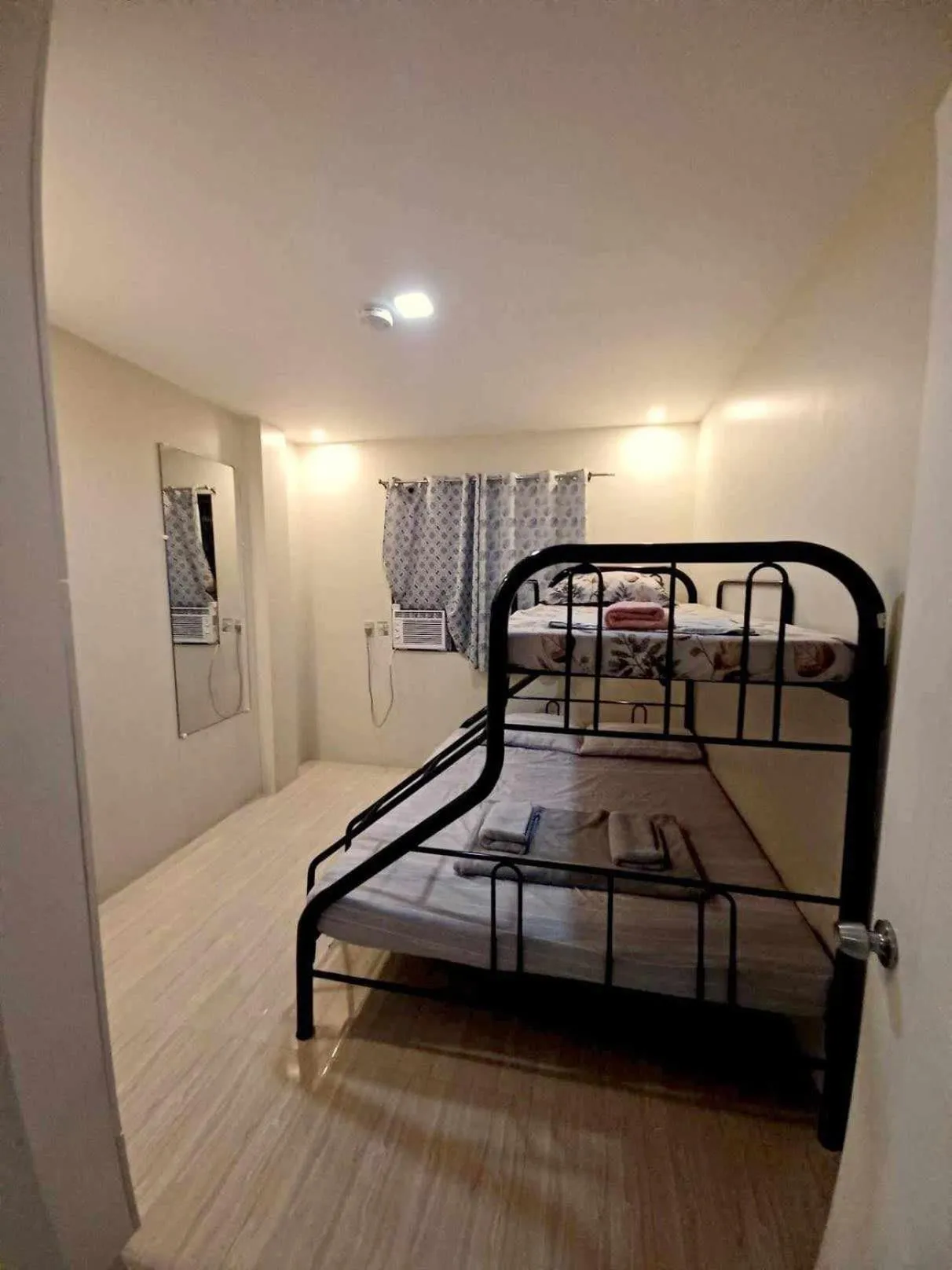 bunk bed, Bed in 2020 Travelers Inn