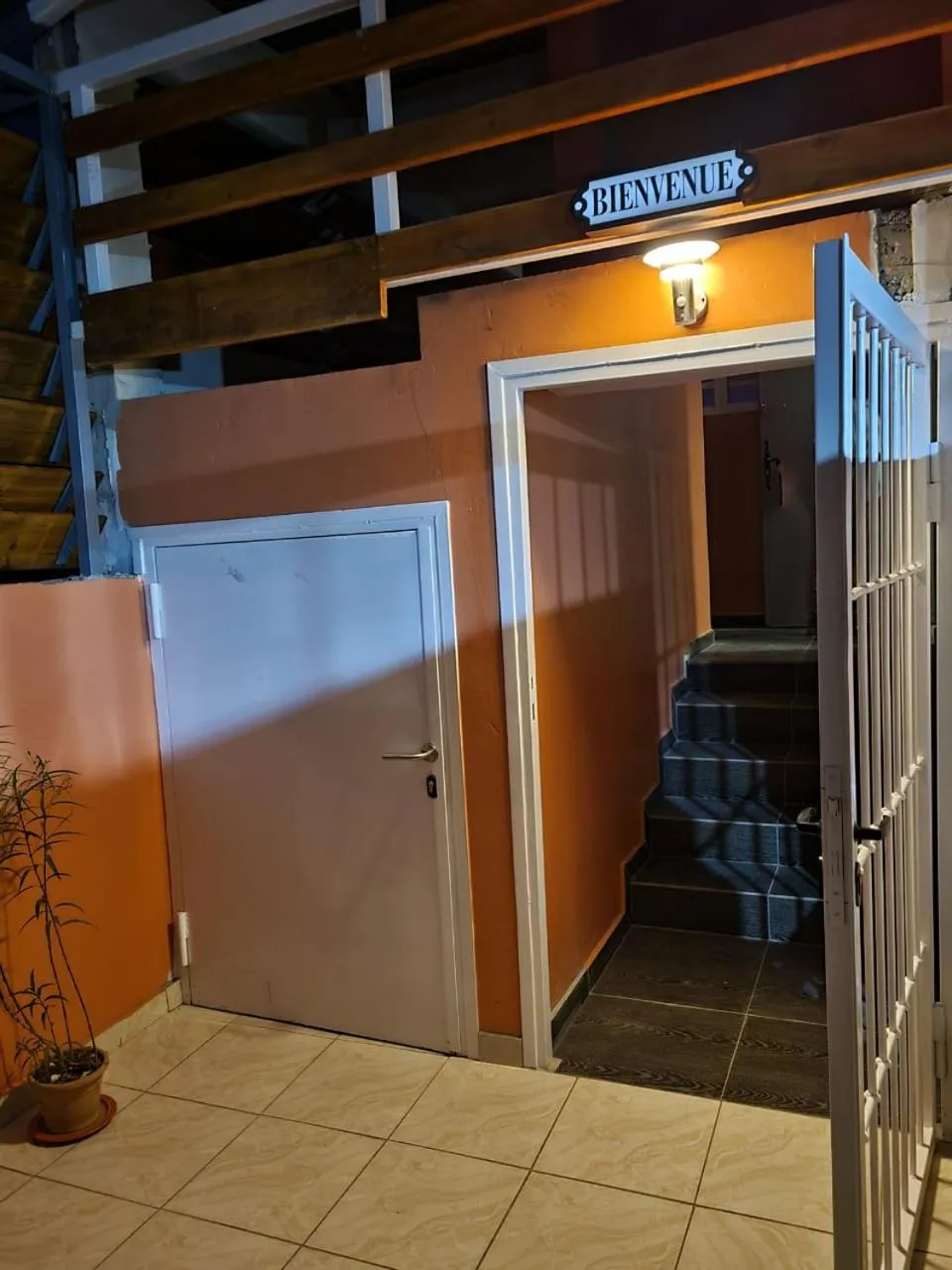 Facade/entrance in Yangou Appart 1