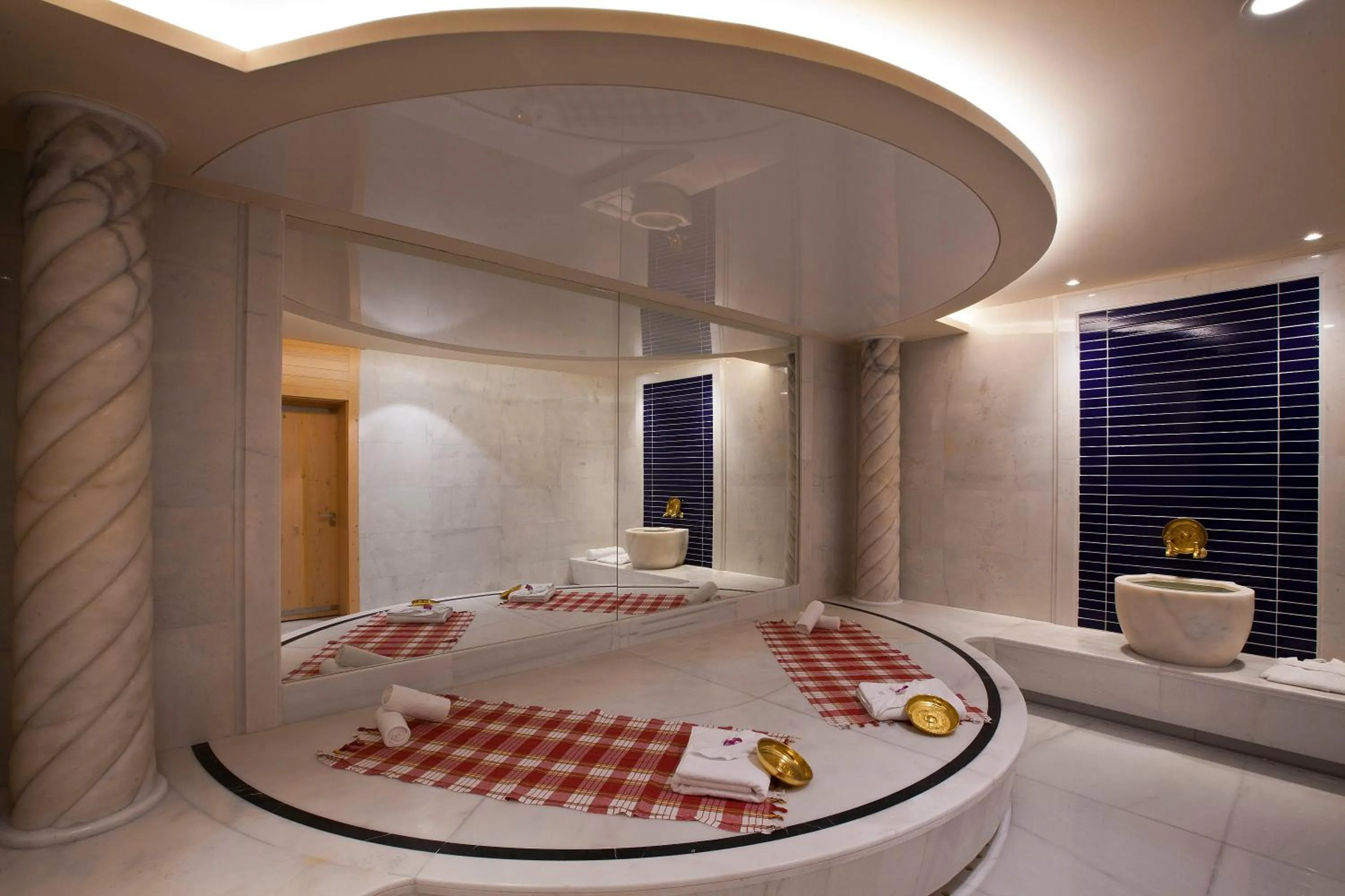 Spa and wellness centre/facilities, Bed in Radisson Blu Hotel, Istanbul Sisli