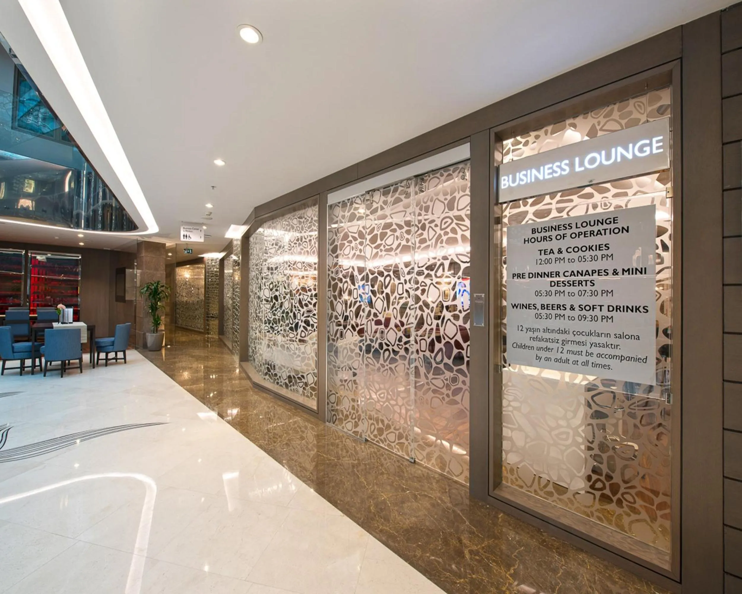 Lounge or bar in Radisson Blu Hotel, Istanbul Sisli