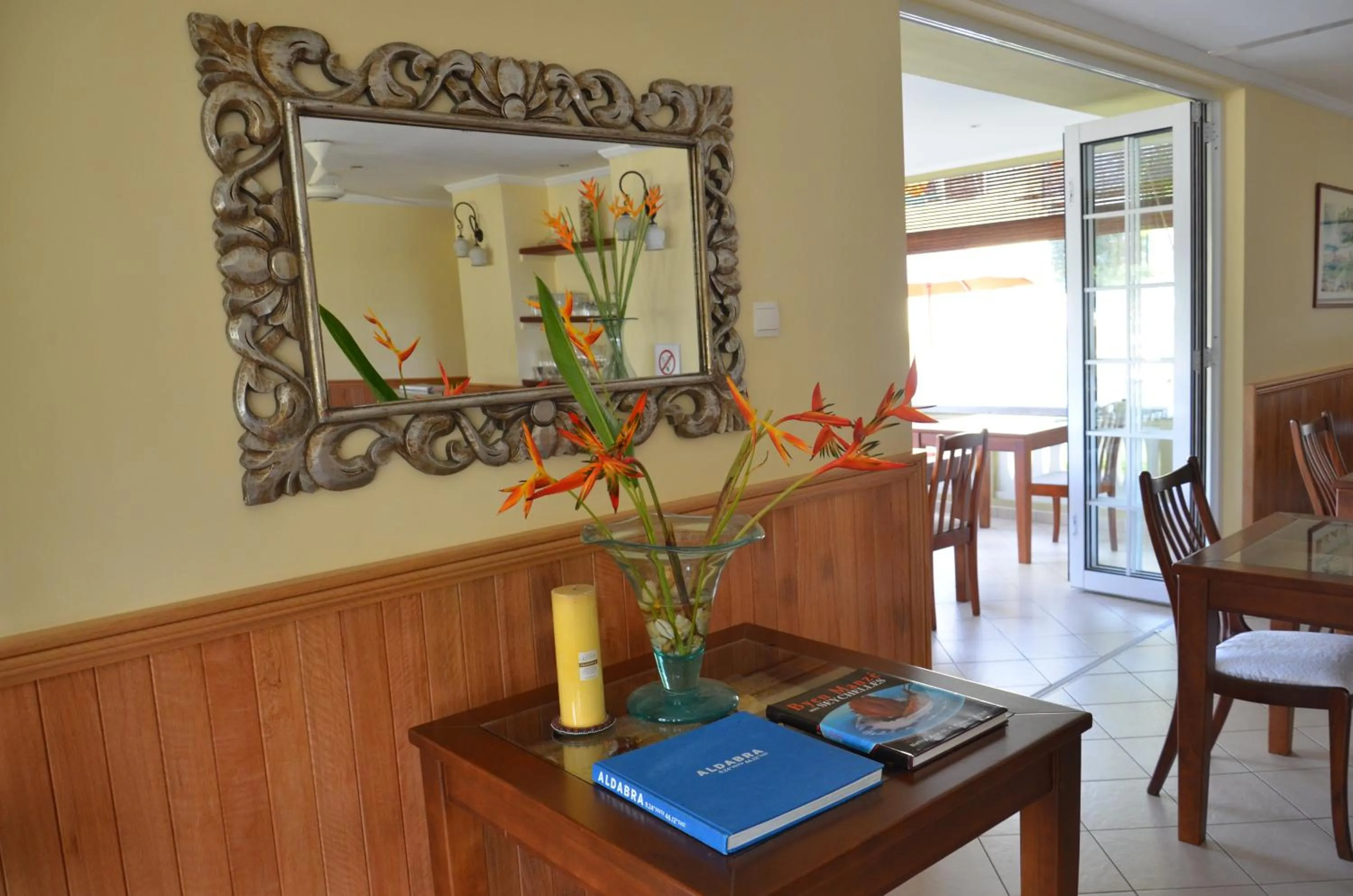 Restaurant/places to eat in Bel Air Hotel